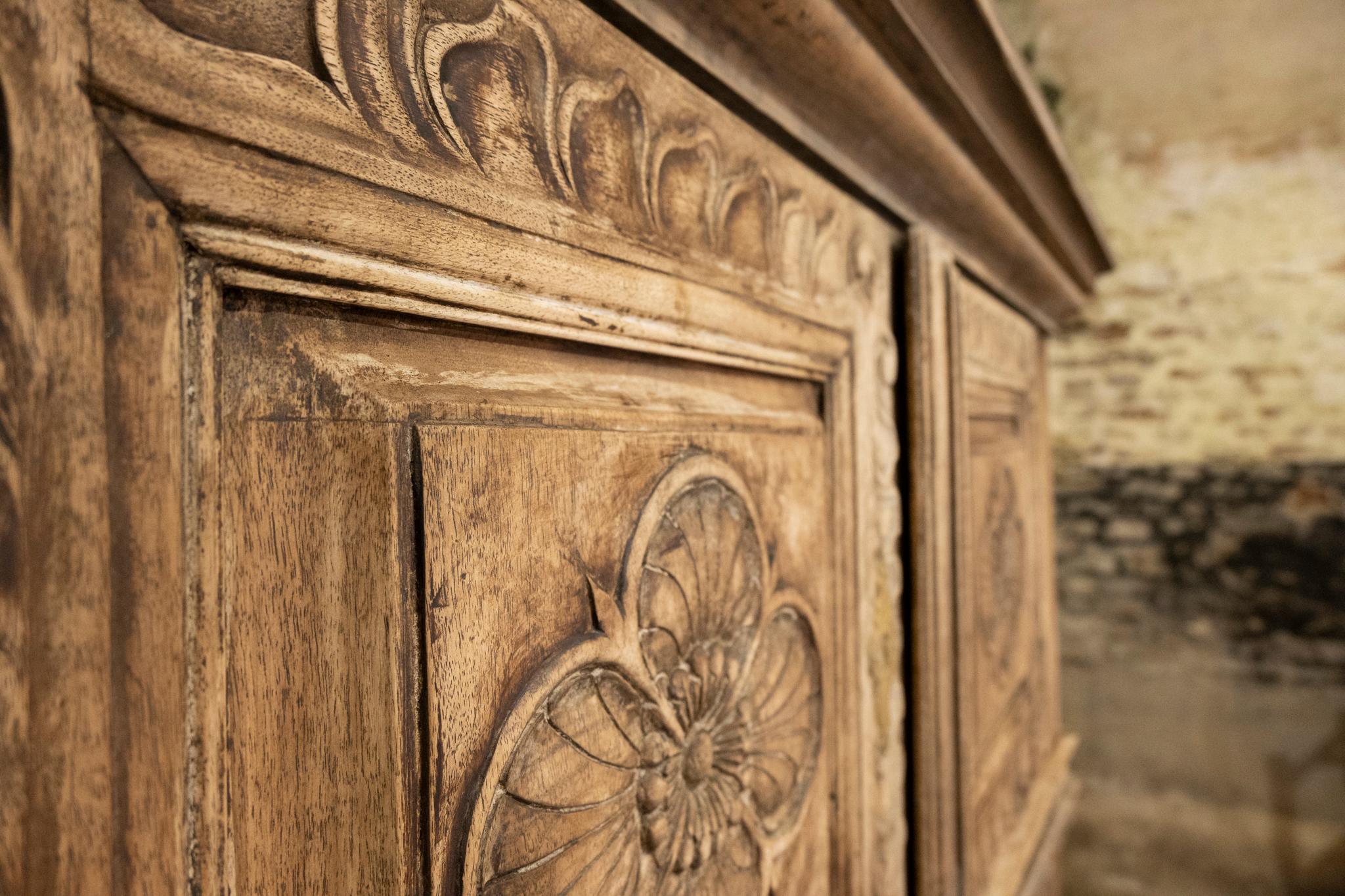 18th Century Rustic French Walnut Buffet Du Corps - Cabinet For Sale 2