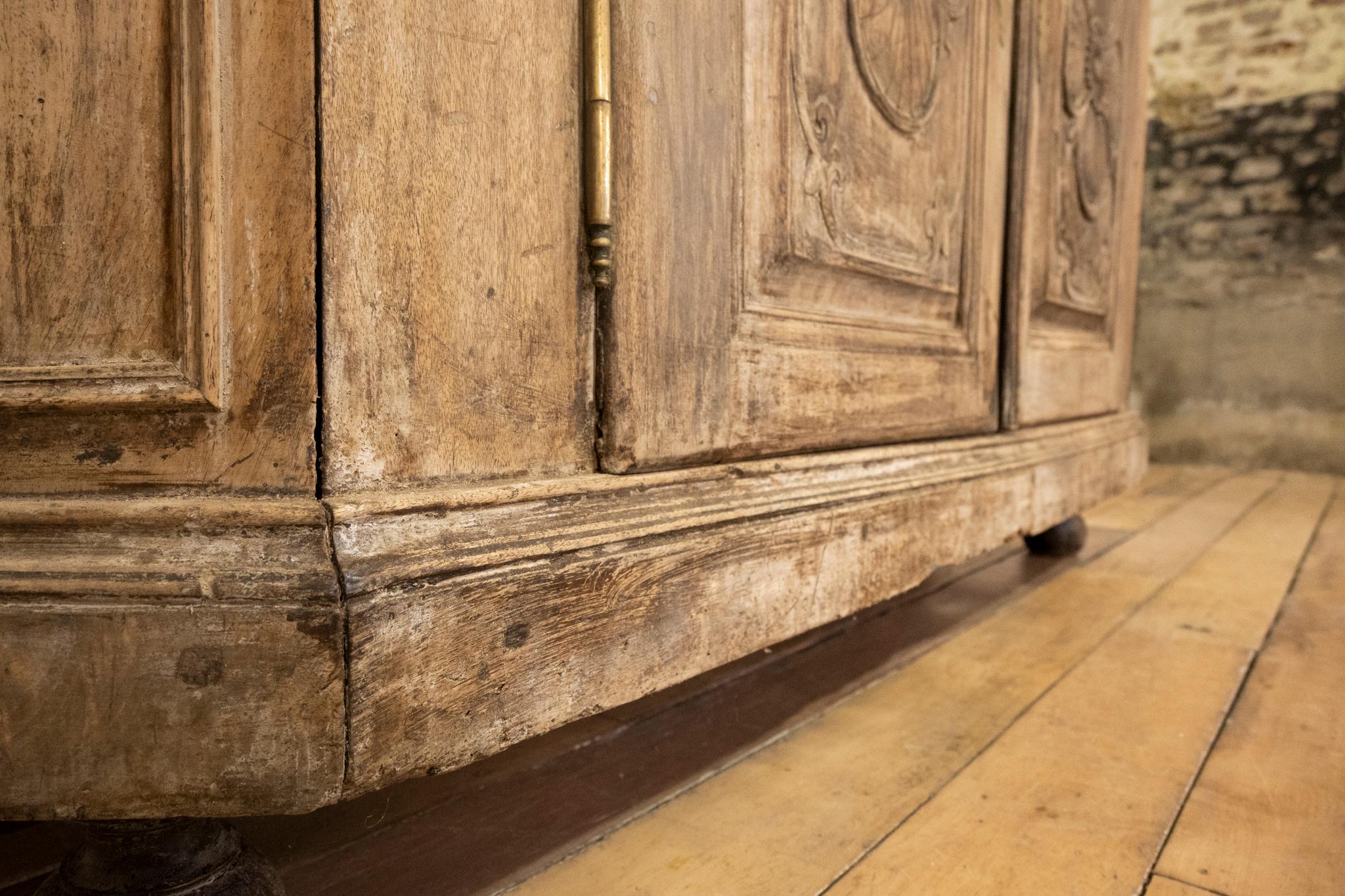 18th Century Rustic French Walnut Buffet Du Corps - Cabinet For Sale 4