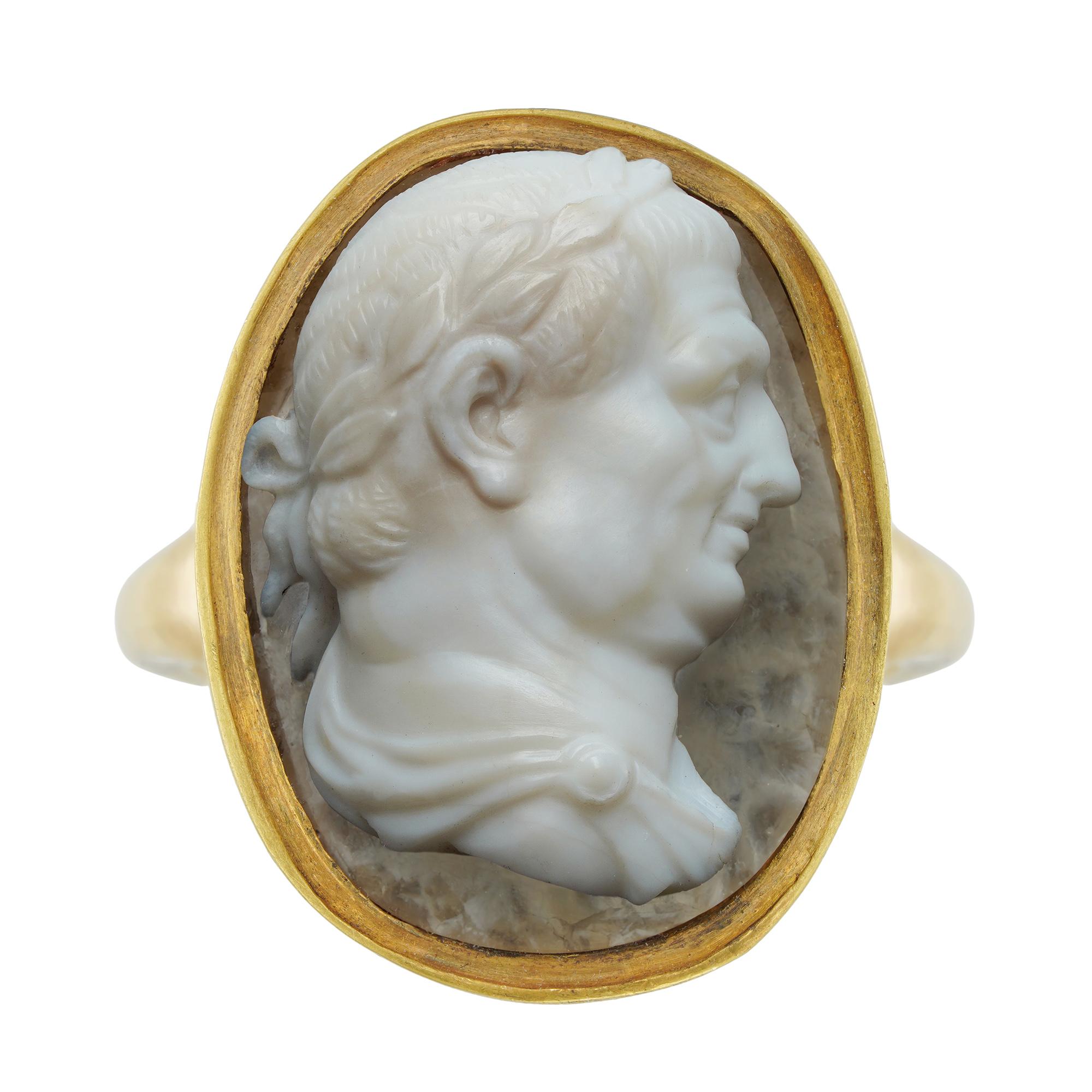 Camée italien en agate du milieu du 18e siècle représentant l'empereur Titus Bon état - En vente à London, GB