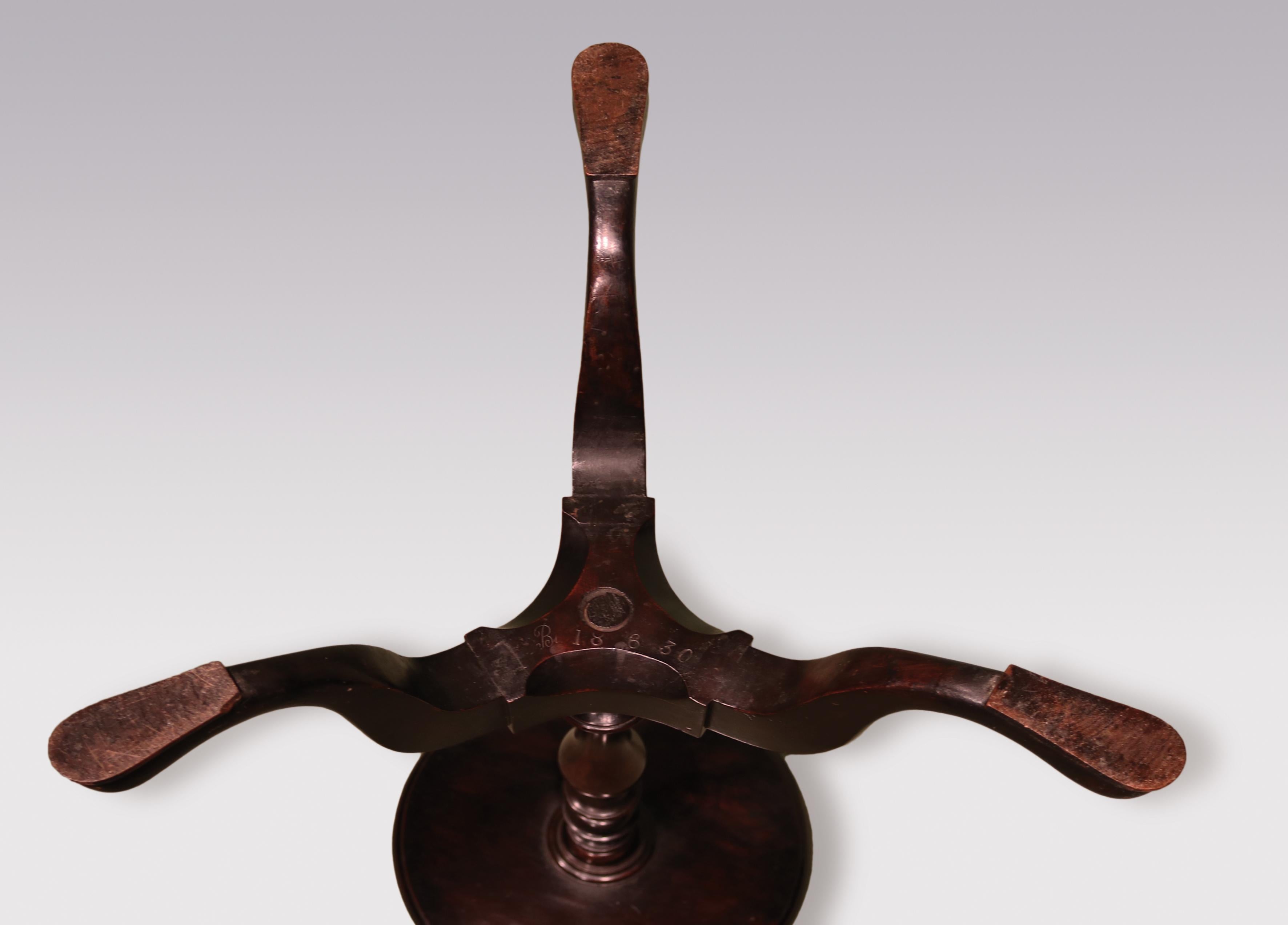 Mid-18th Century Mahogany Kettle Stand or Tripod Table In Good Condition In London, GB