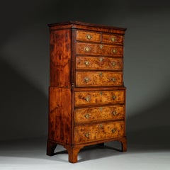 Commode anglaise du milieu du XVIIIe siècle en noyer ou Tallboy