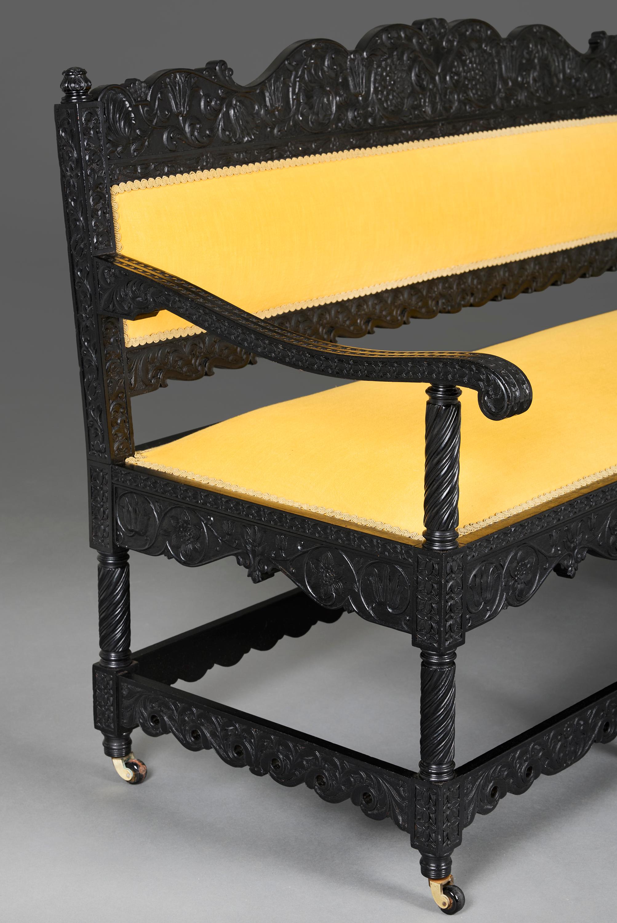 A Mid-19th Century Anglo-Indian Carved Ebonised Sofa im Zustand „Gut“ im Angebot in London, GB