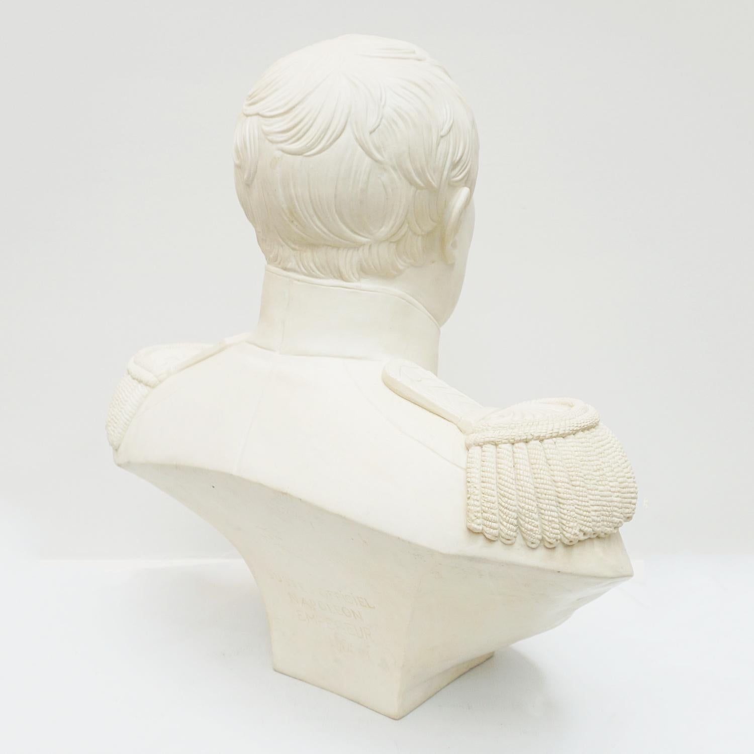 Buste de Napoléon Bonapart en biscuit de porcelaine du milieu du 19e siècle Bon état - En vente à Forest Row, East Sussex
