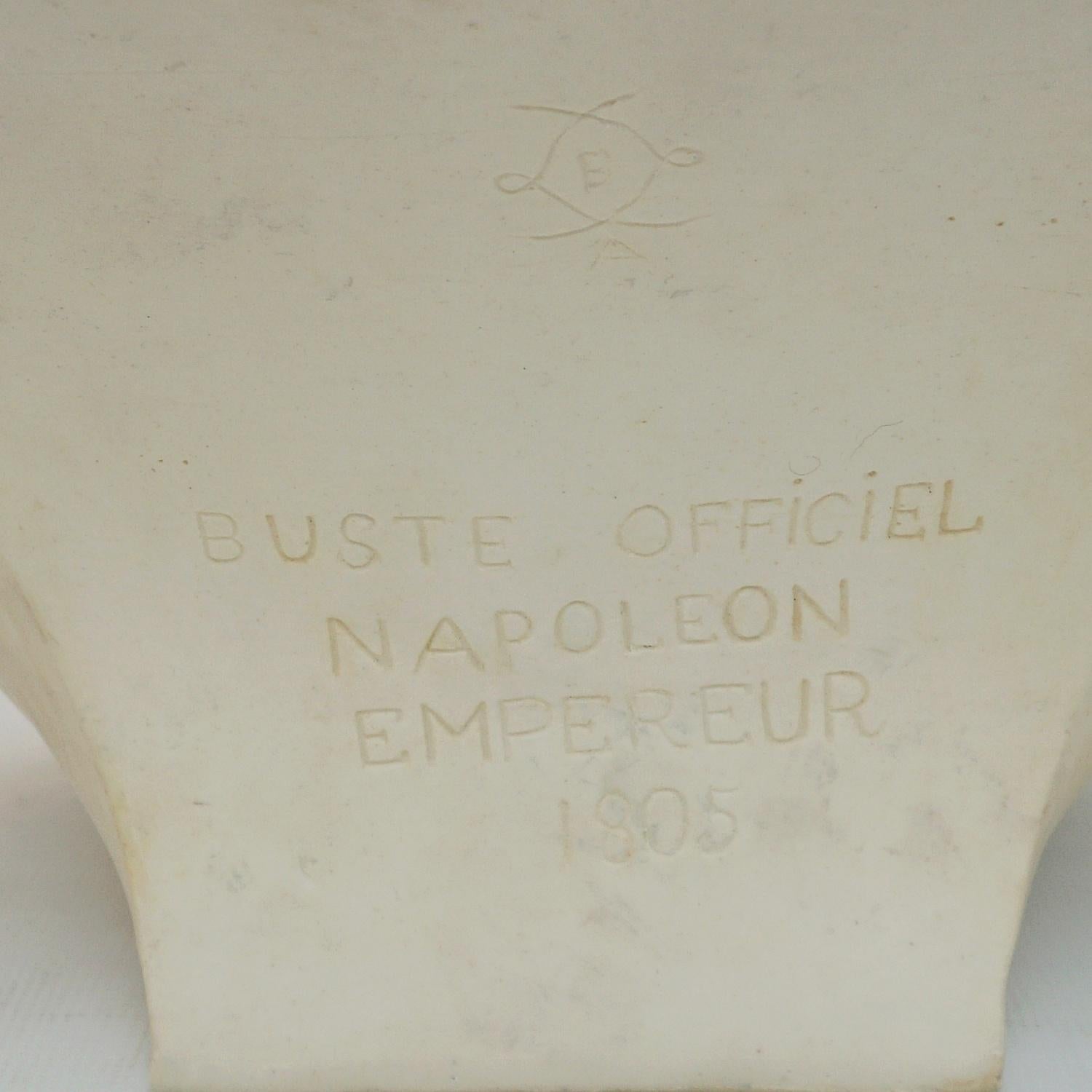 Porcelaine Buste de Napoléon Bonapart en biscuit de porcelaine du milieu du 19e siècle en vente