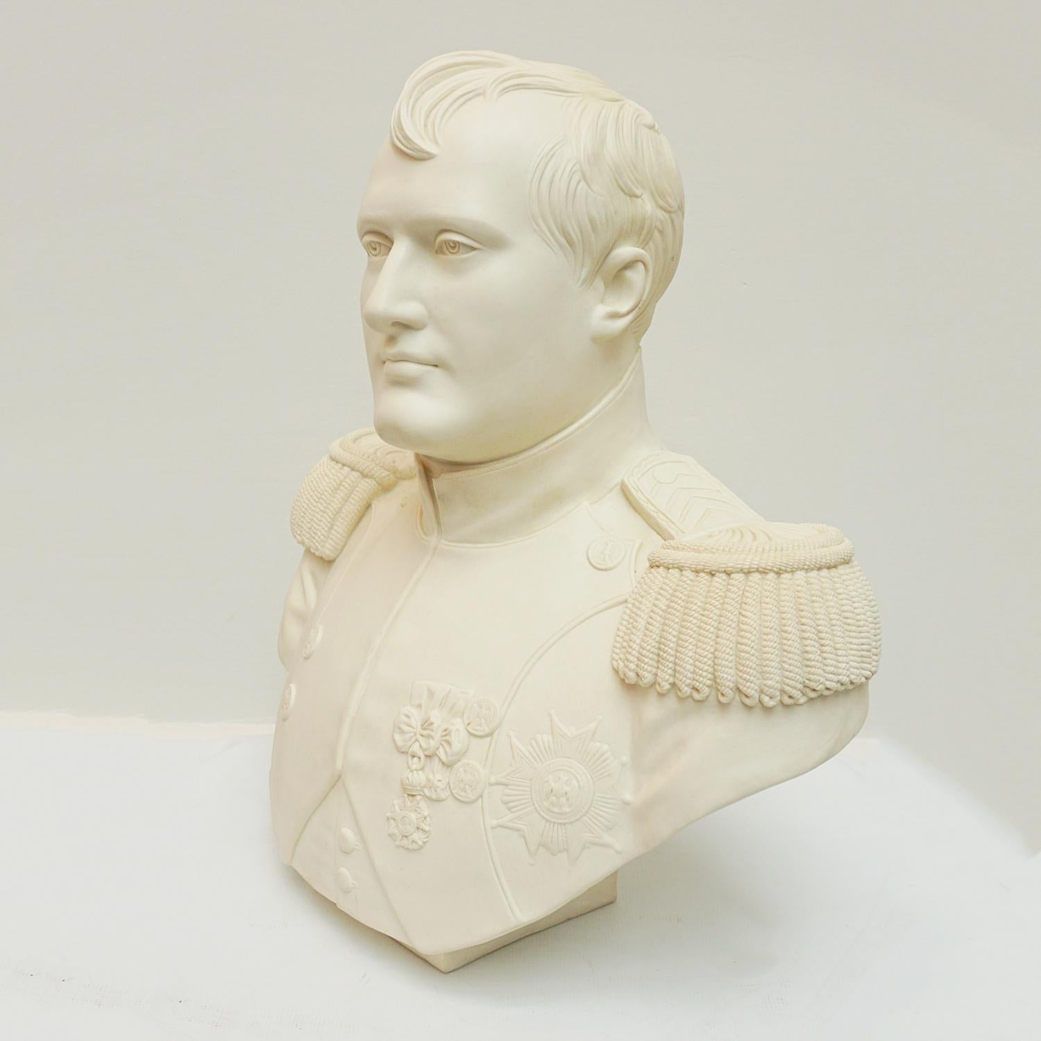Buste de Napoléon Bonapart en biscuit de porcelaine du milieu du 19e siècle en vente 2
