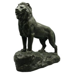 Escultura de bronce de un león de pie de mediados del siglo XIX