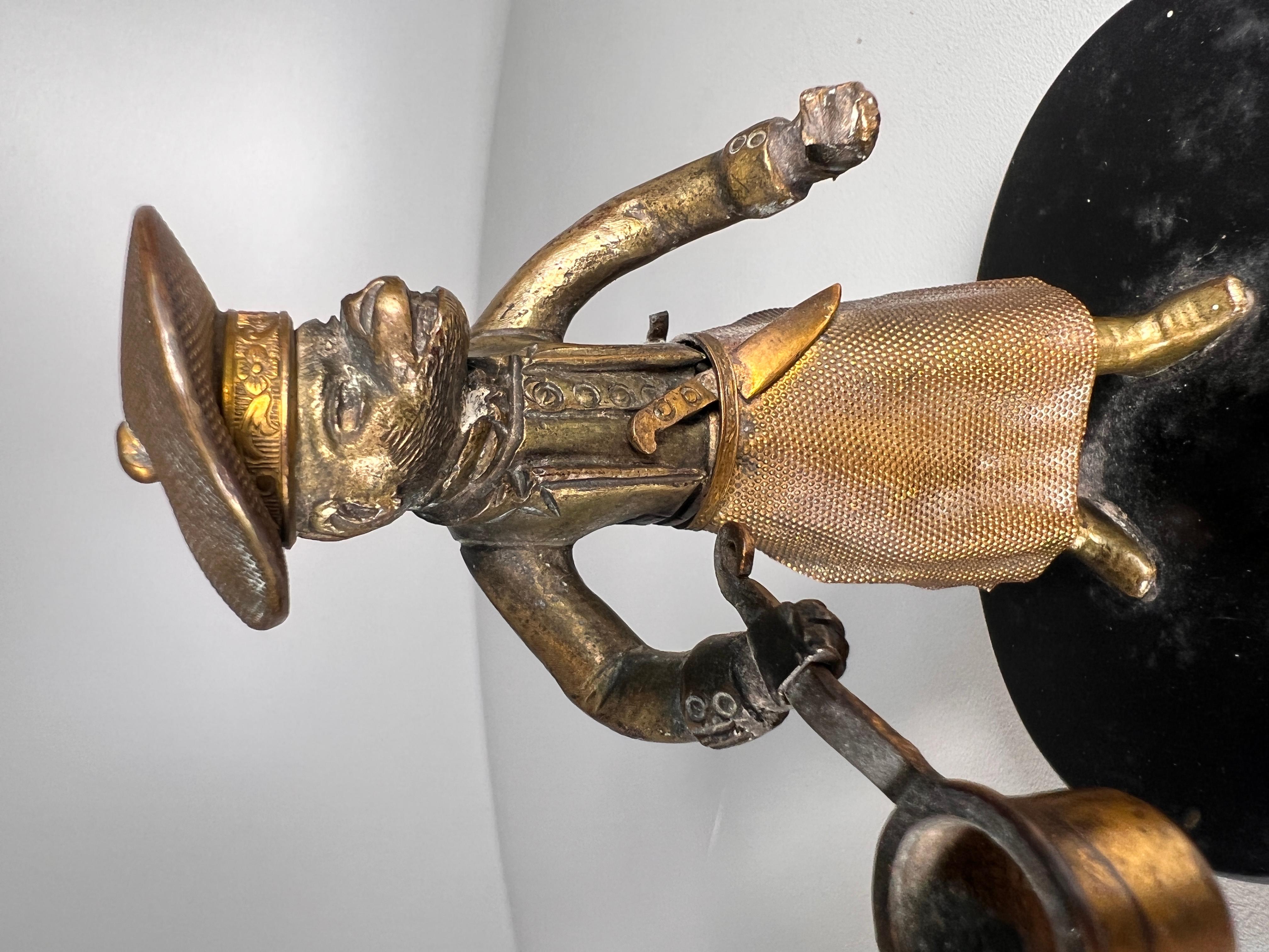 Metà del XIX secolo, francese, scimmia chef in bronzo dorato In condizioni ottime in vendita a London, GB