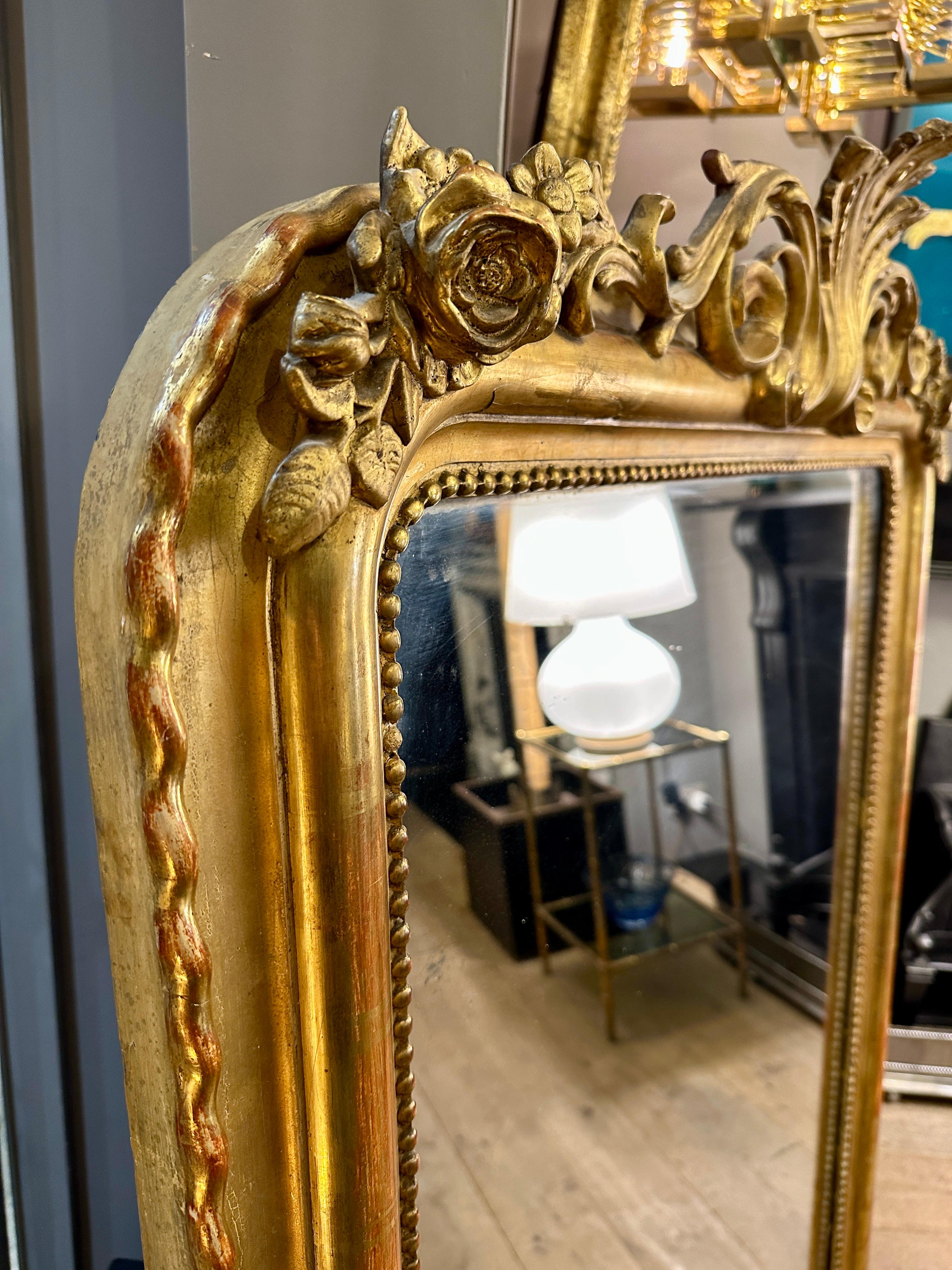 Ein französischer vergoldeter Spiegel aus der Mitte des 19.  3