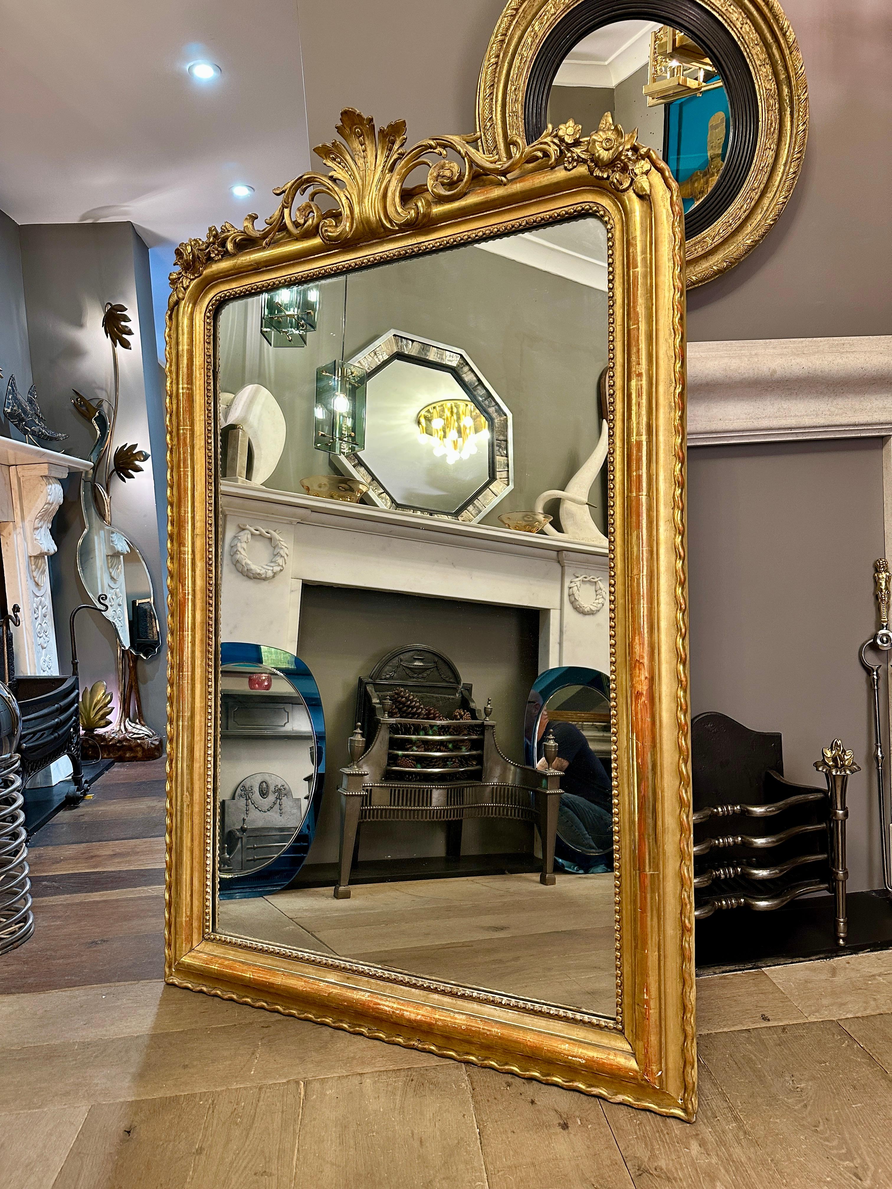 Ein französischer vergoldeter Spiegel aus der Mitte des 19.  (Louis Philippe)