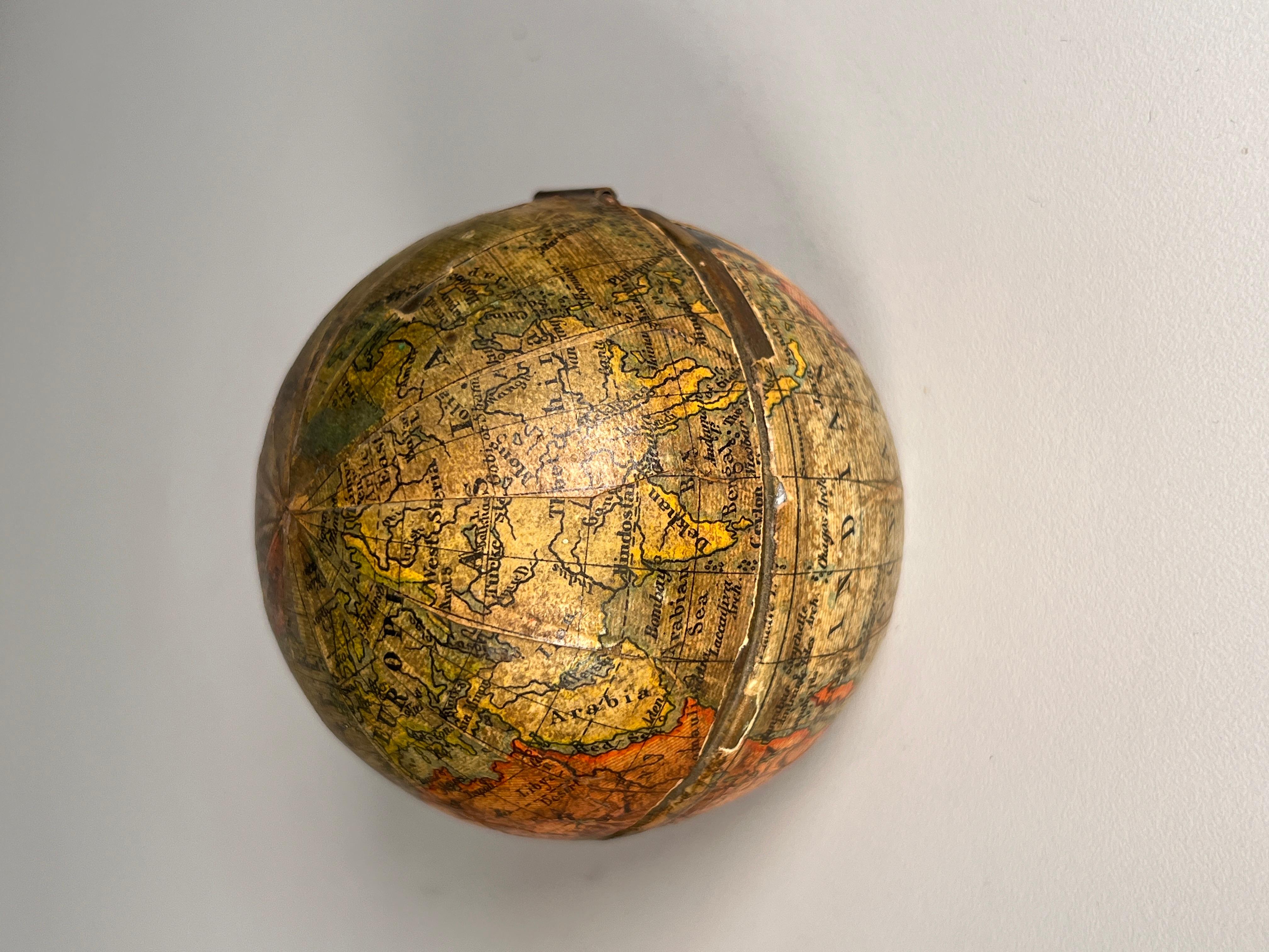 Primo vittoriano Calamaio a forma di globo tascabile della metà del XIX secolo in vendita
