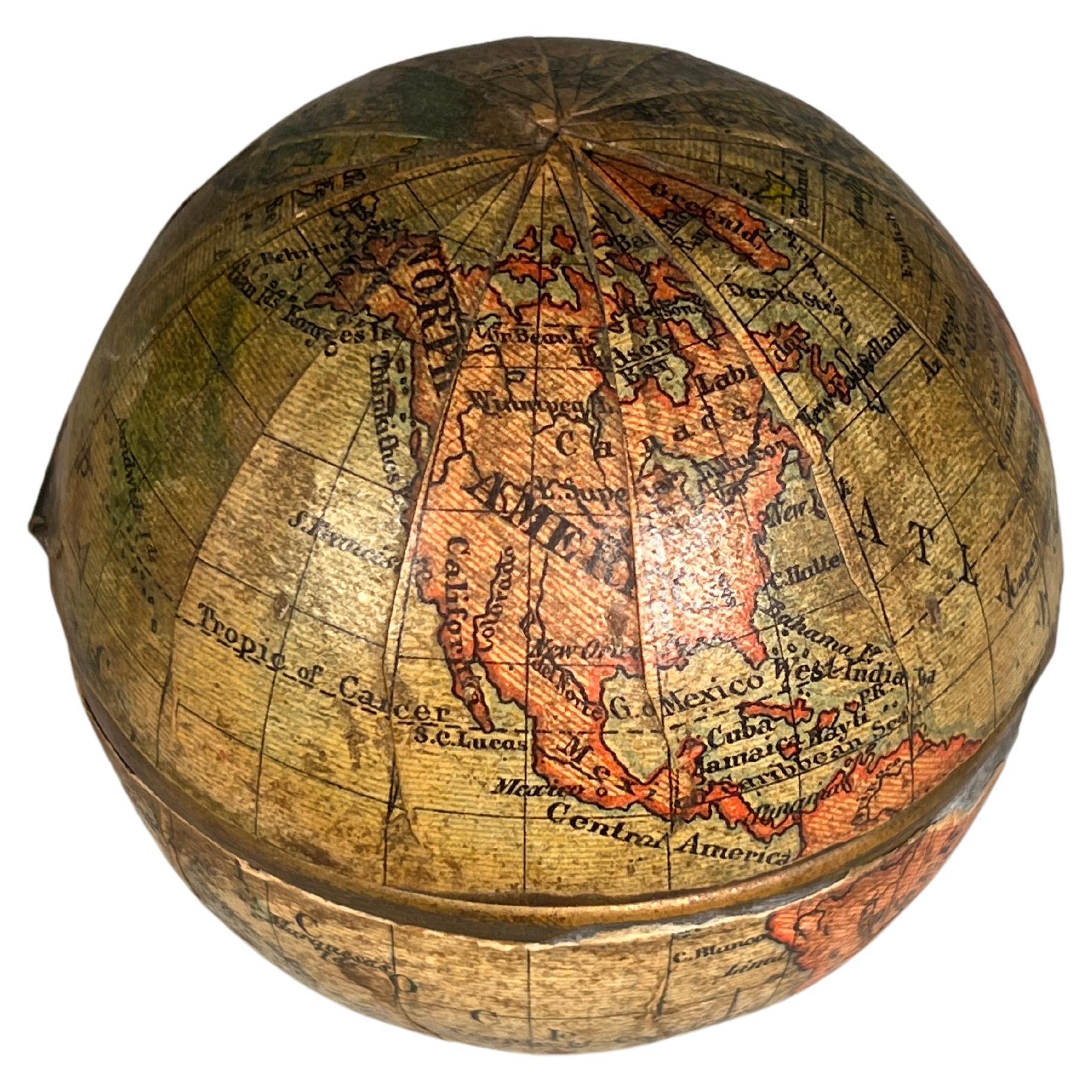 Encrier en forme de globe de poche du milieu du XIXe siècle