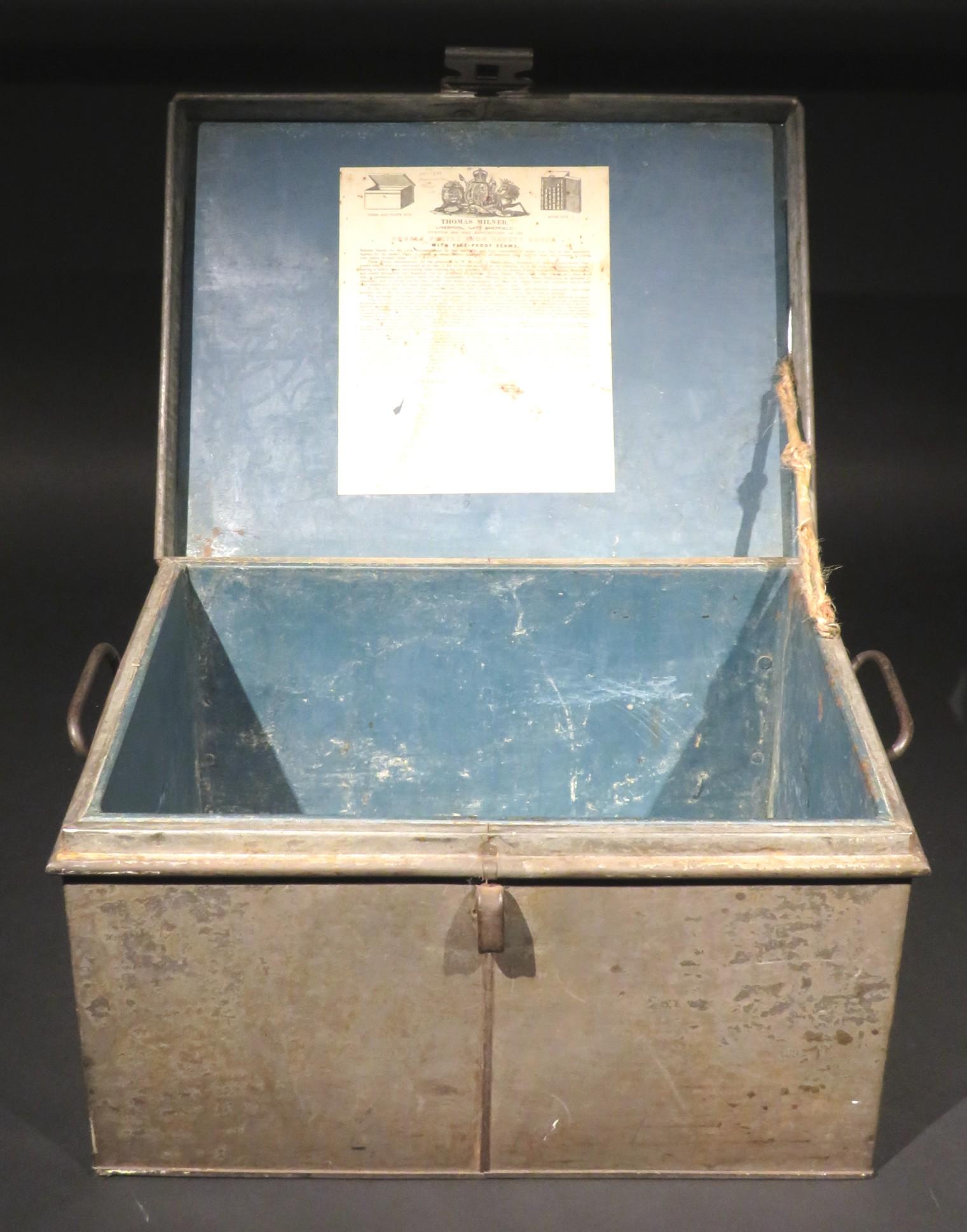 Authentische Thomas Milner Patentierte Eisen-Sicherheitsbox aus dem 19. Jahrhundert, UK CIRCA 1840 im Angebot 1