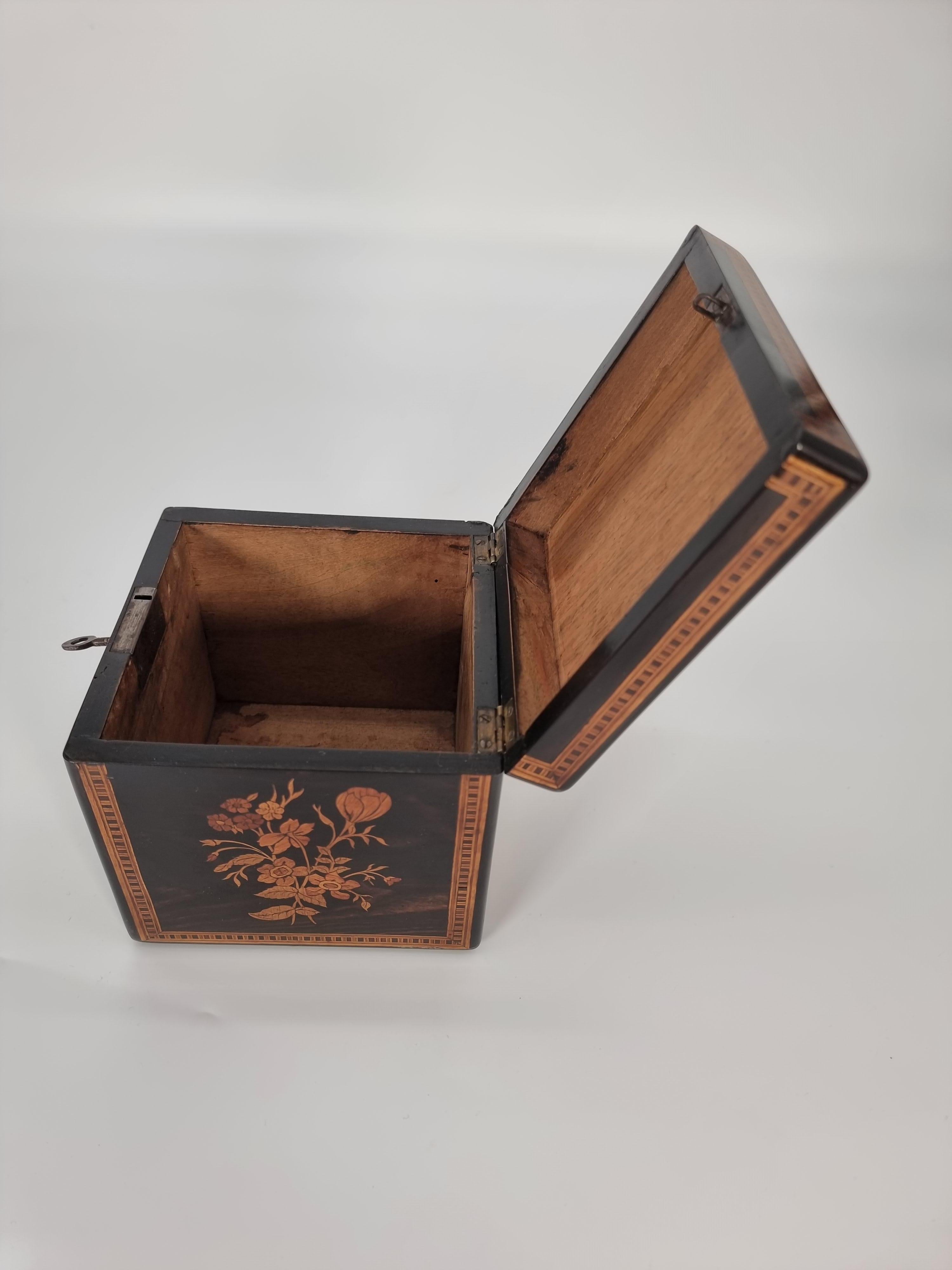 A mid 19th century Italian grand tour Sorrento marquetry box circa 1860 For Sale 6