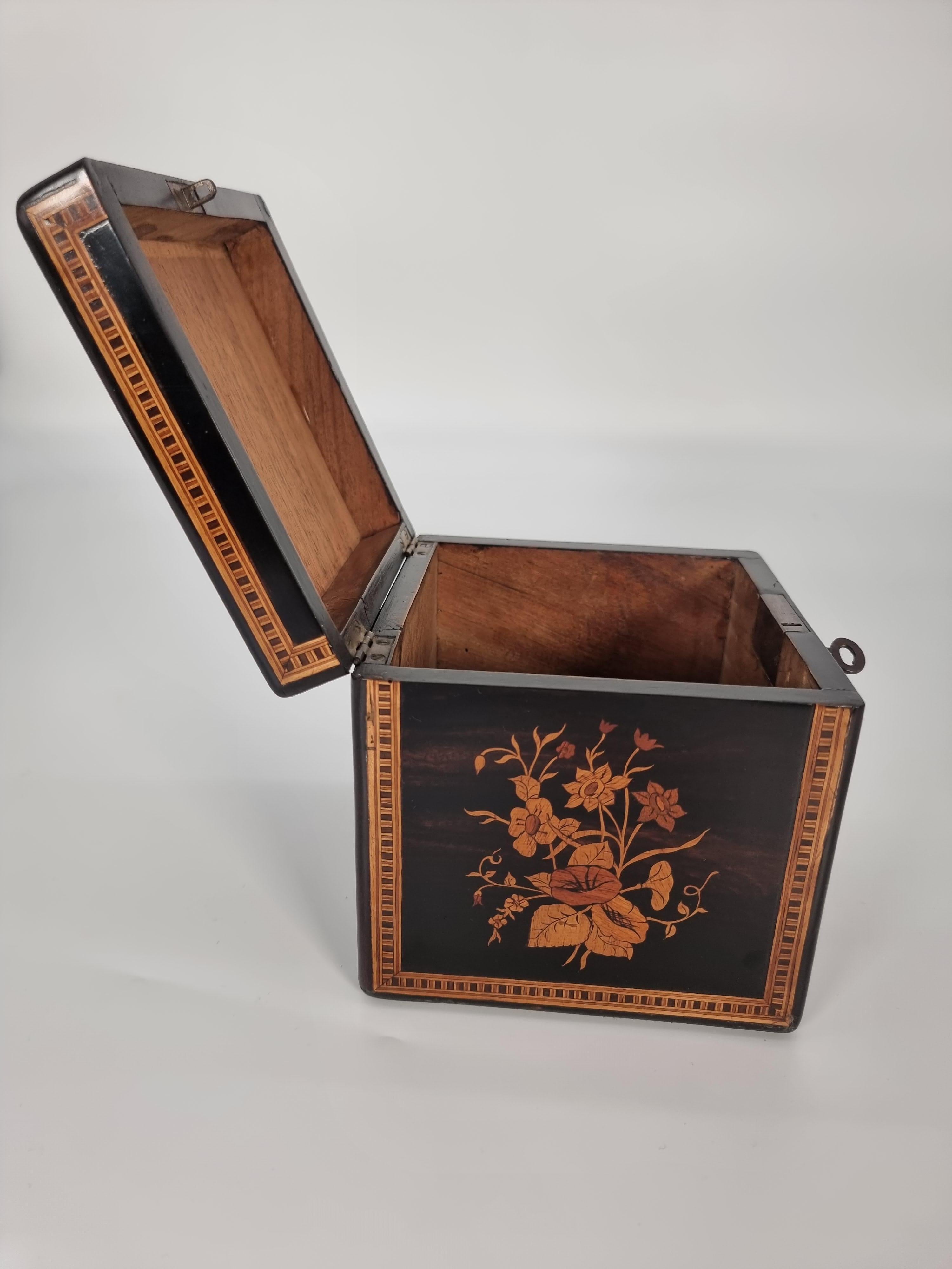 A mid 19th century Italian grand tour Sorrento marquetry box circa 1860 For Sale 9