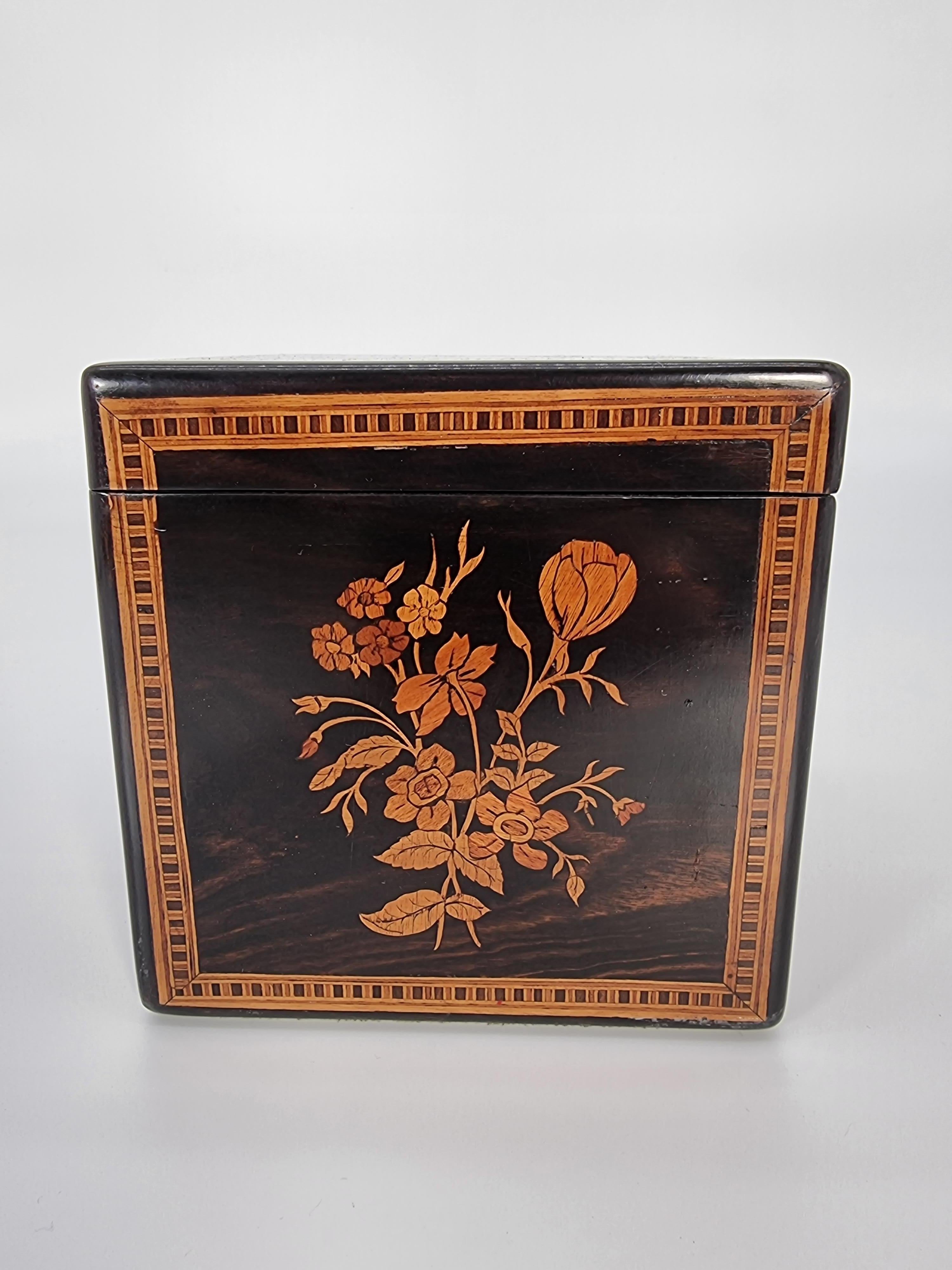 A mid 19th century Italian grand tour Sorrento marquetry box circa 1860 For Sale 1