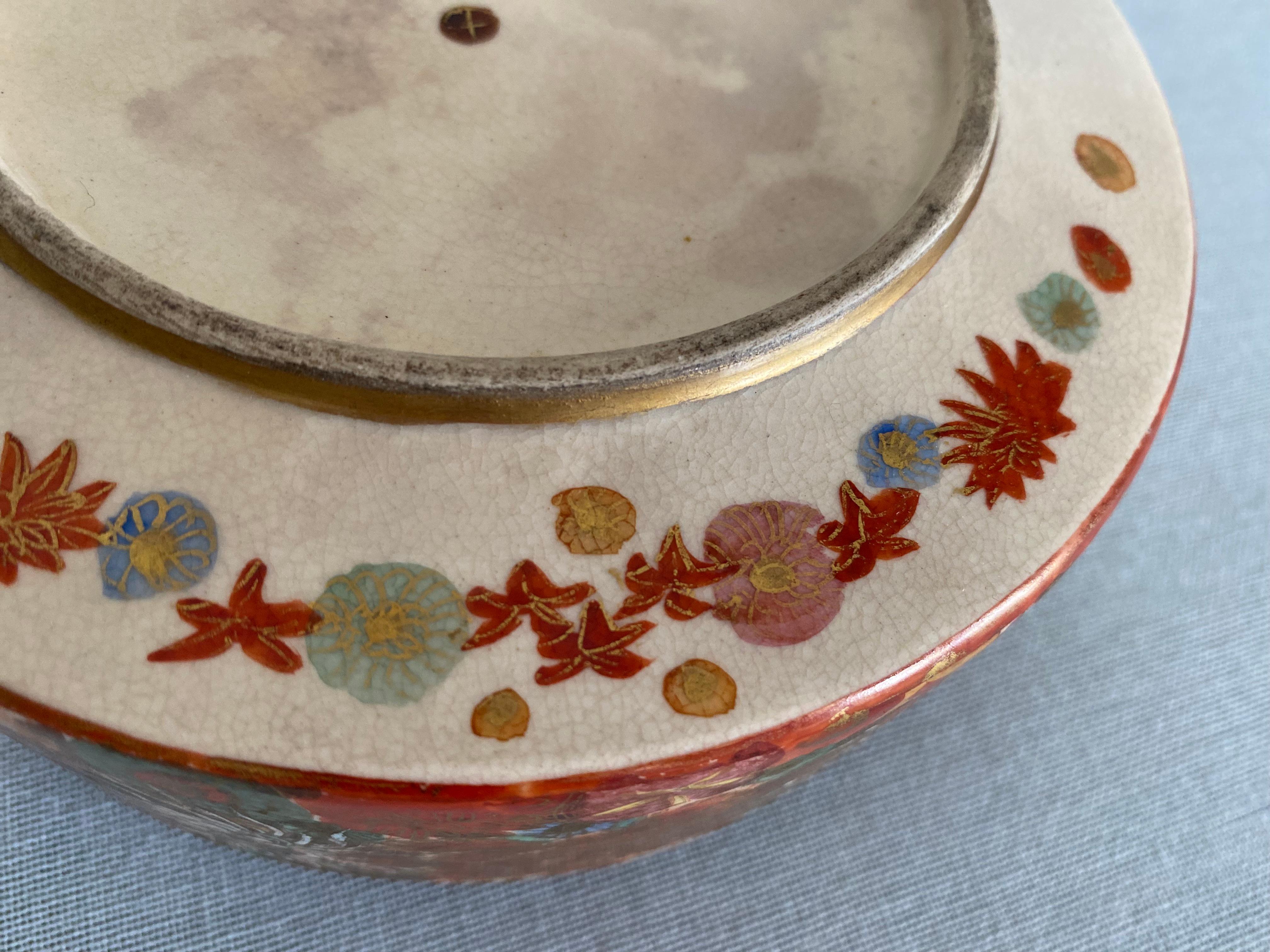 A mid 19th century Japanese Millefleur Satsuma round lid box, with Shimazu crest For Sale 3