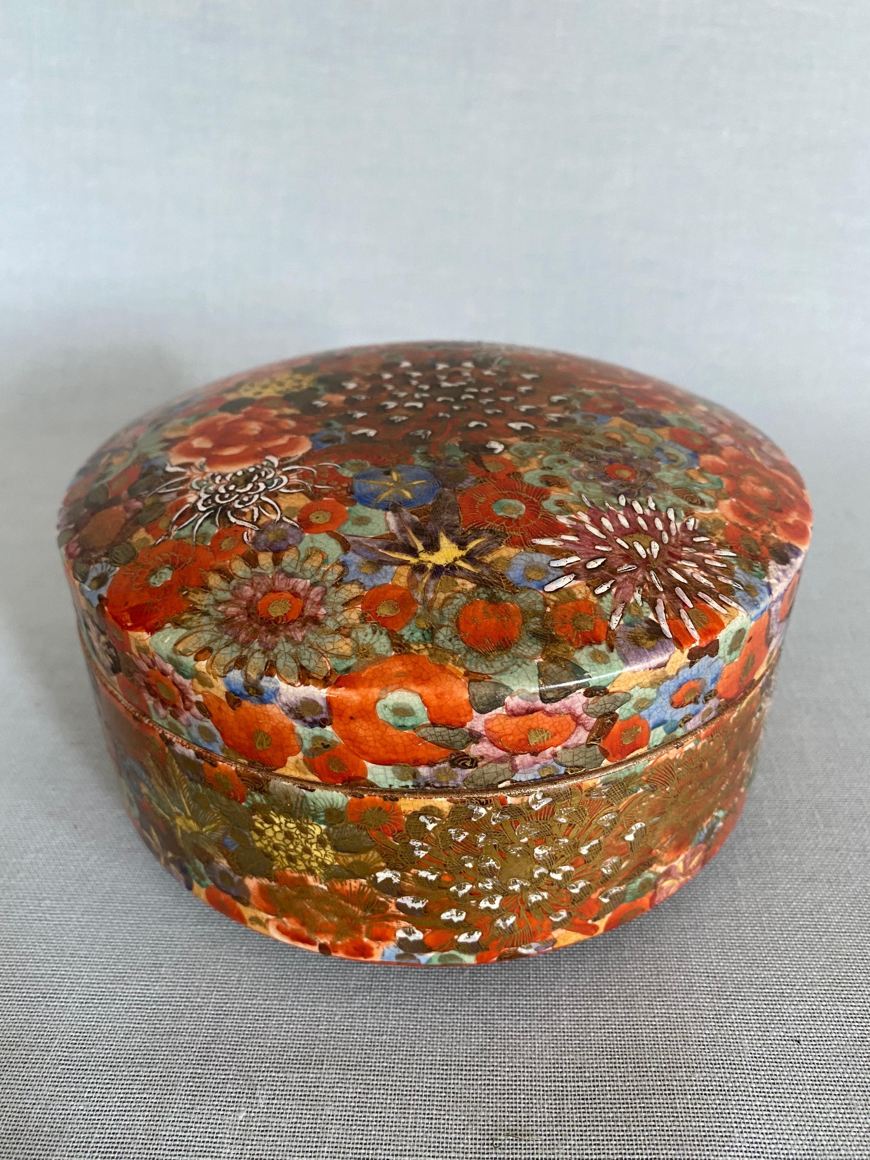 Hand-Painted A mid 19th century Japanese Millefleur Satsuma round lid box, with Shimazu crest For Sale