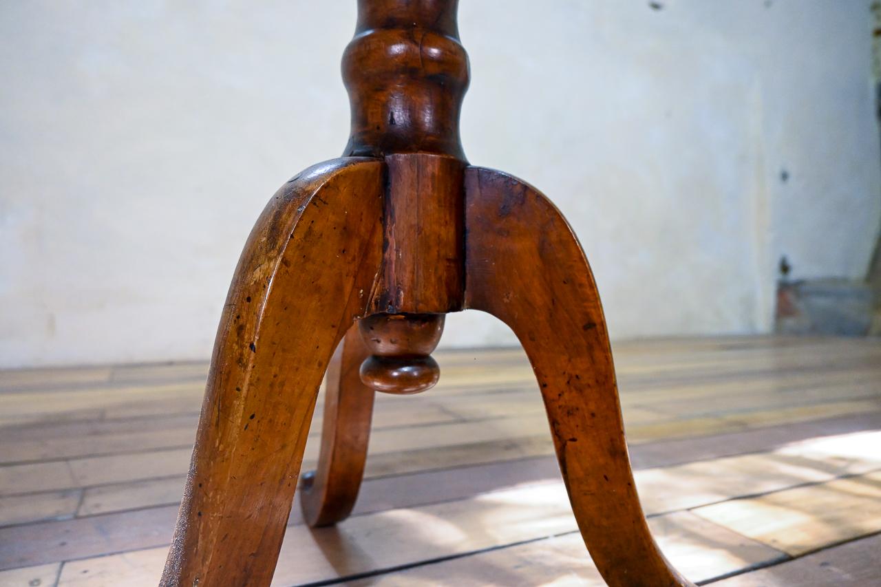 19th Century French Bobbin Turned Tripod Side Table For Sale 8