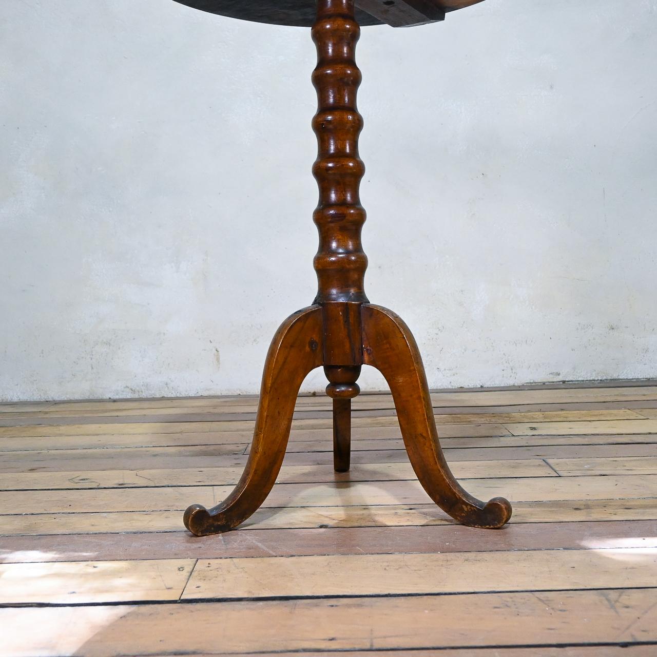 A mid 19th century and later French tripod side table. Featuring an elegant Mahogany bobbin turned column base, raised on tripod supports with pad feet. 
 
Height - 77cm
Width - 61cm
Depth - 61cm.