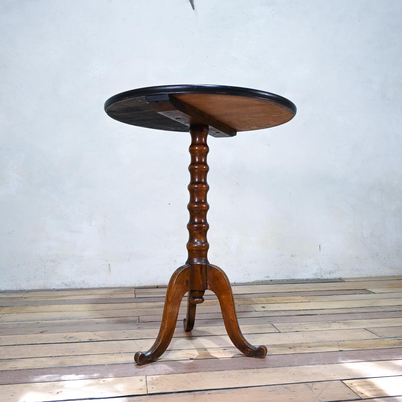 19th Century French Bobbin Turned Tripod Side Table In Good Condition For Sale In Basingstoke, Hampshire