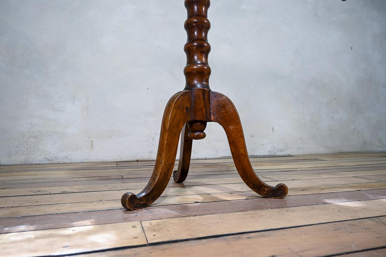 Oak 19th Century French Bobbin Turned Tripod Side Table For Sale