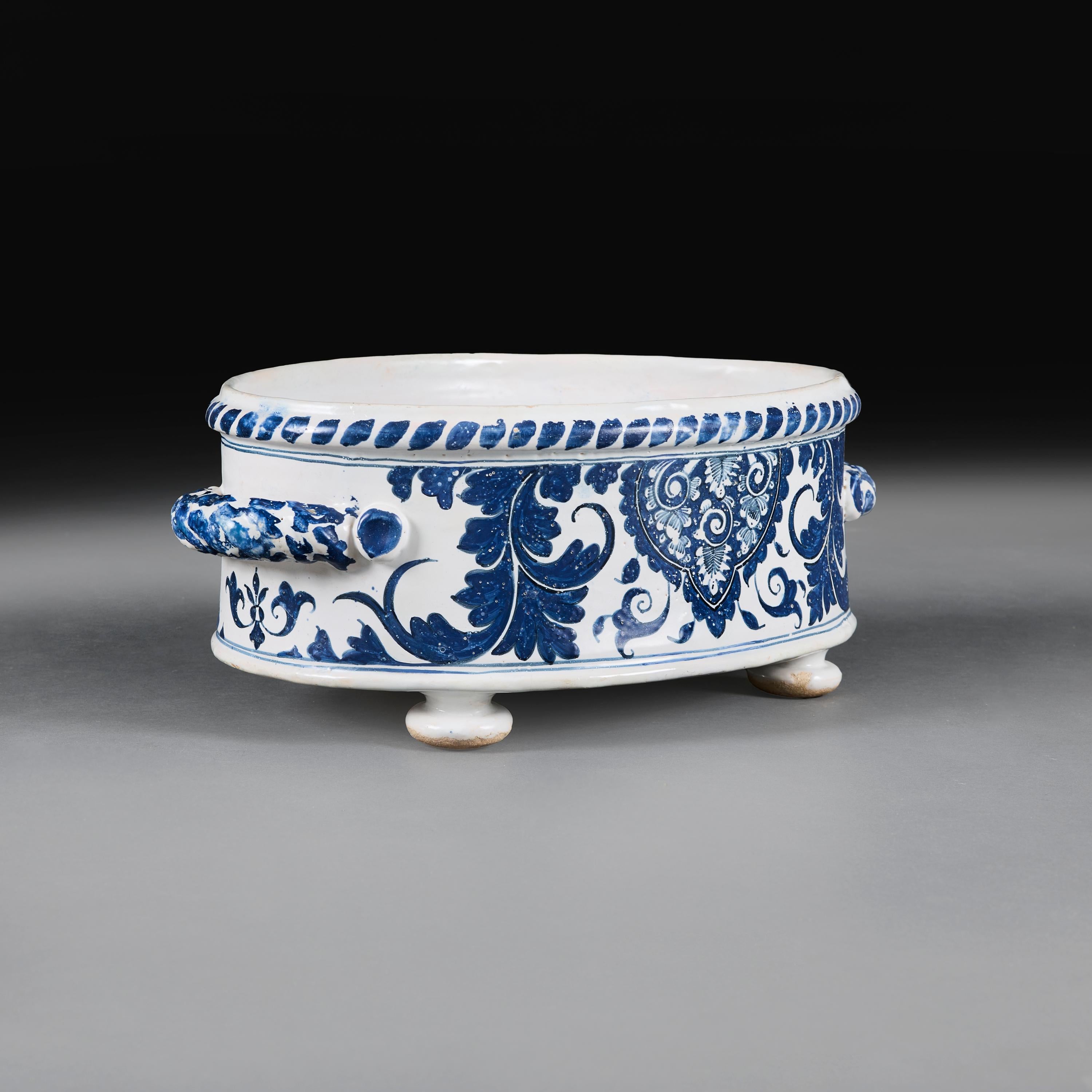 Ceramica Fioriera Jardinière di Rouen della metà del XIX secolo in vendita