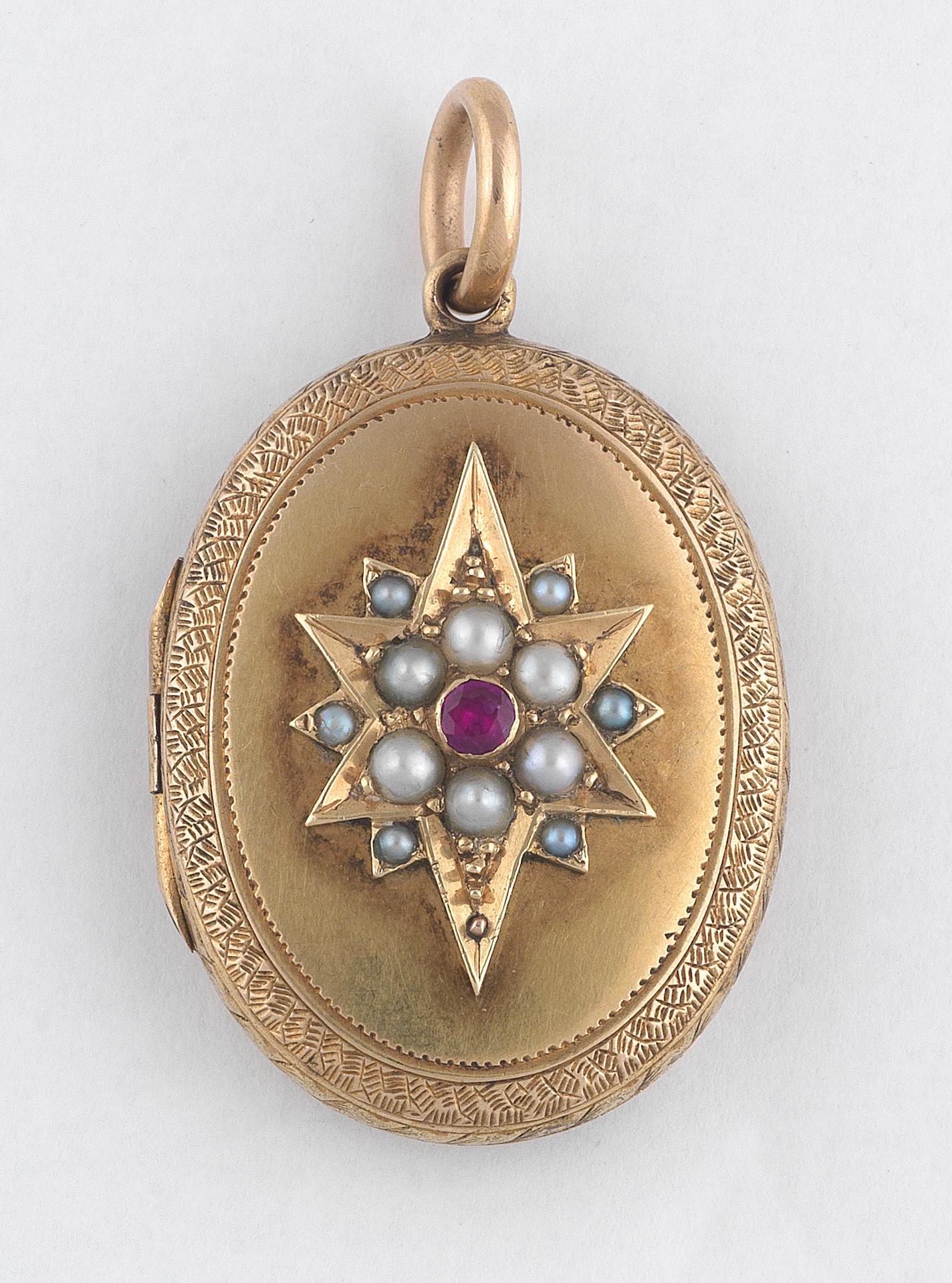 Mid-19th Century Ruby and Pearl Locket or Pendant In Good Condition In Firenze, IT
