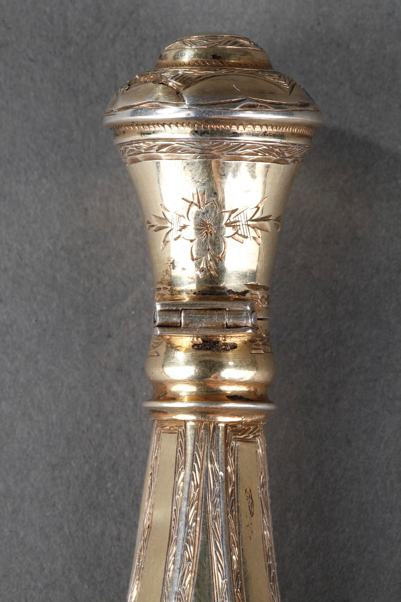 Mid-19th Century Silver Mounted Glass Scent Bottle In Good Condition For Sale In Paris, FR