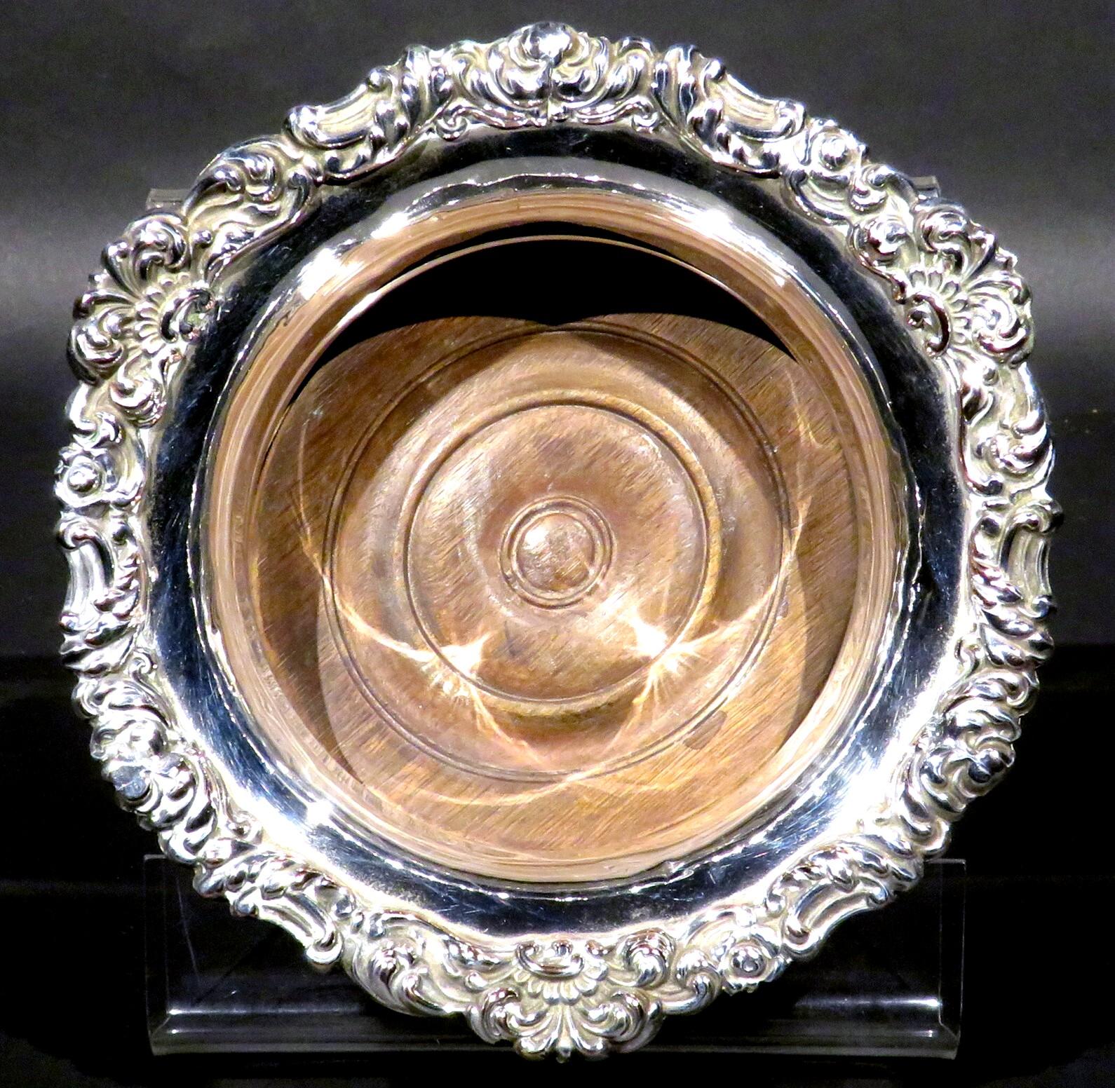 A Mid 19th Century Silver Plated Spirit Decanter Coaster, English Circa 1840 In Good Condition For Sale In Ottawa, Ontario
