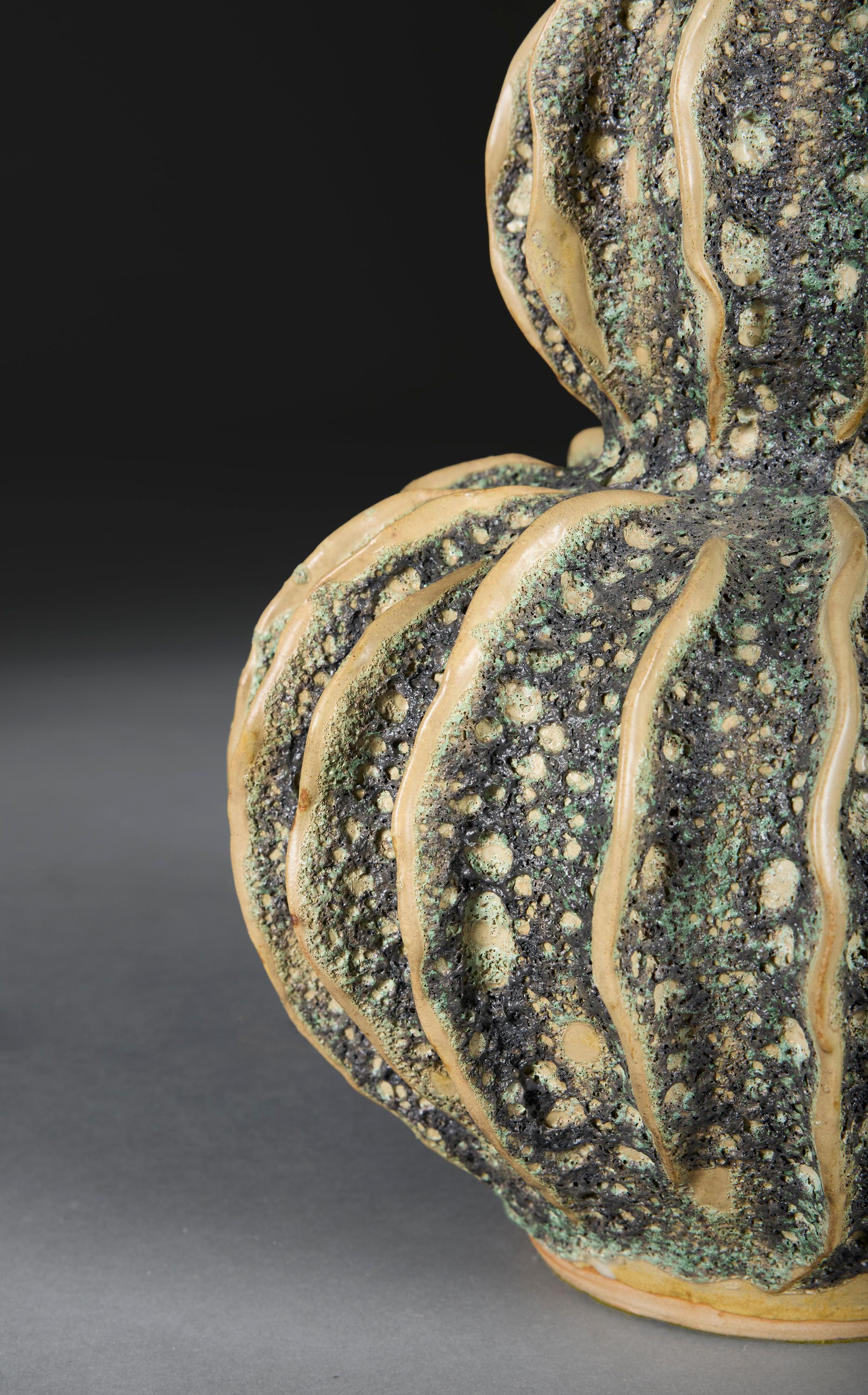 A Mid-20th Century Cactus Gourd Lamp with Volcanic Glaze In Good Condition For Sale In London, GB