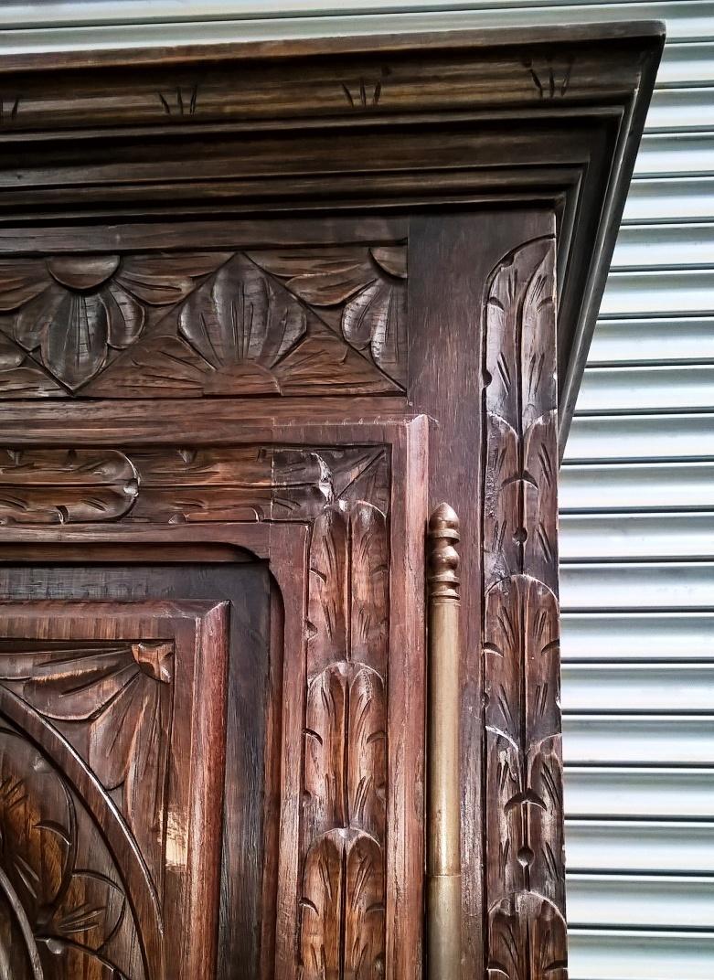 Mid 20th Century French Oak Armoire Originating from the Region of Brittany For Sale 13