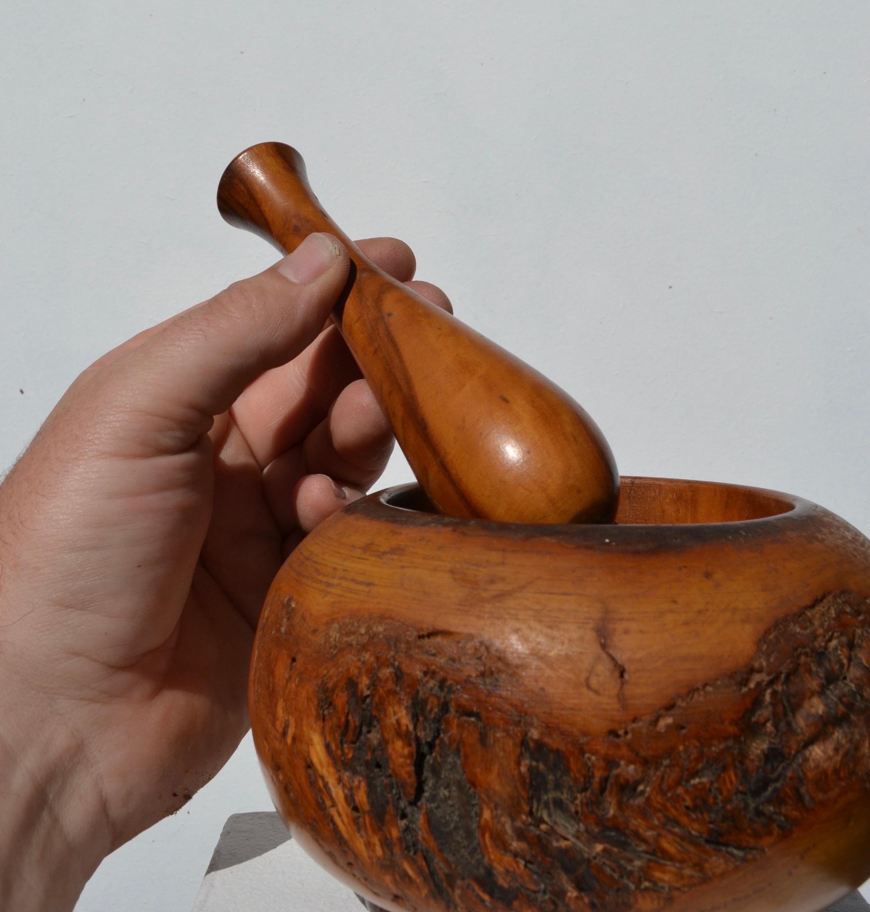 Mortaio e pestello in Wood Oliver della metà del XX secolo - Francia in vendita 2