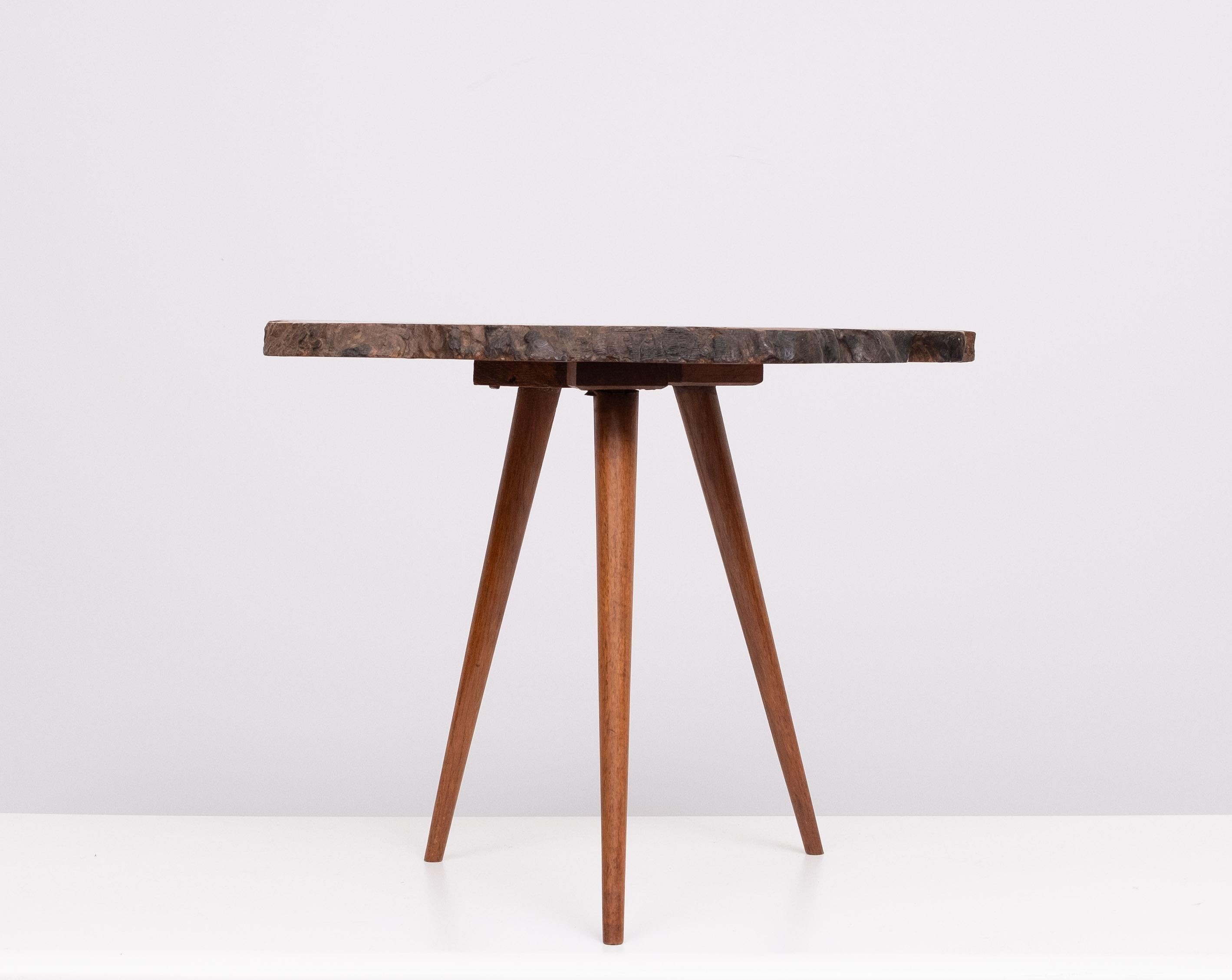 Milieu du XXe siècle Tronc d'arbre du milieu du 20e siècle  table d'appoint. en vente
