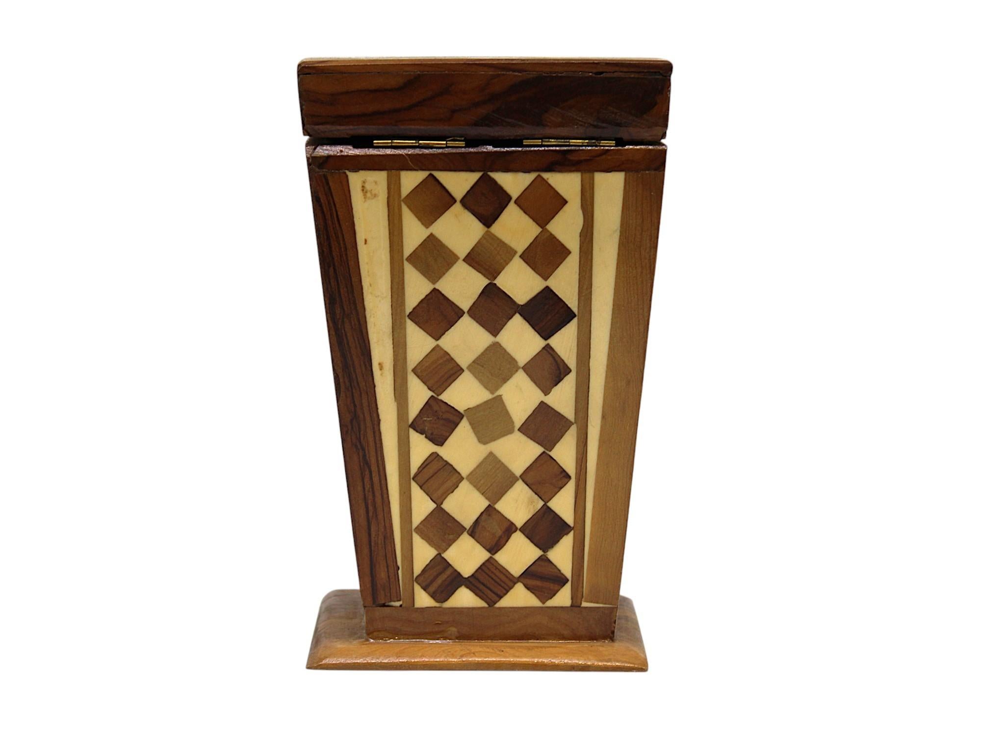 A Mid- 20th Century, Wooden Inlay Etrog Box, Jerusalem Souvenier In Good Condition For Sale In New York, NY