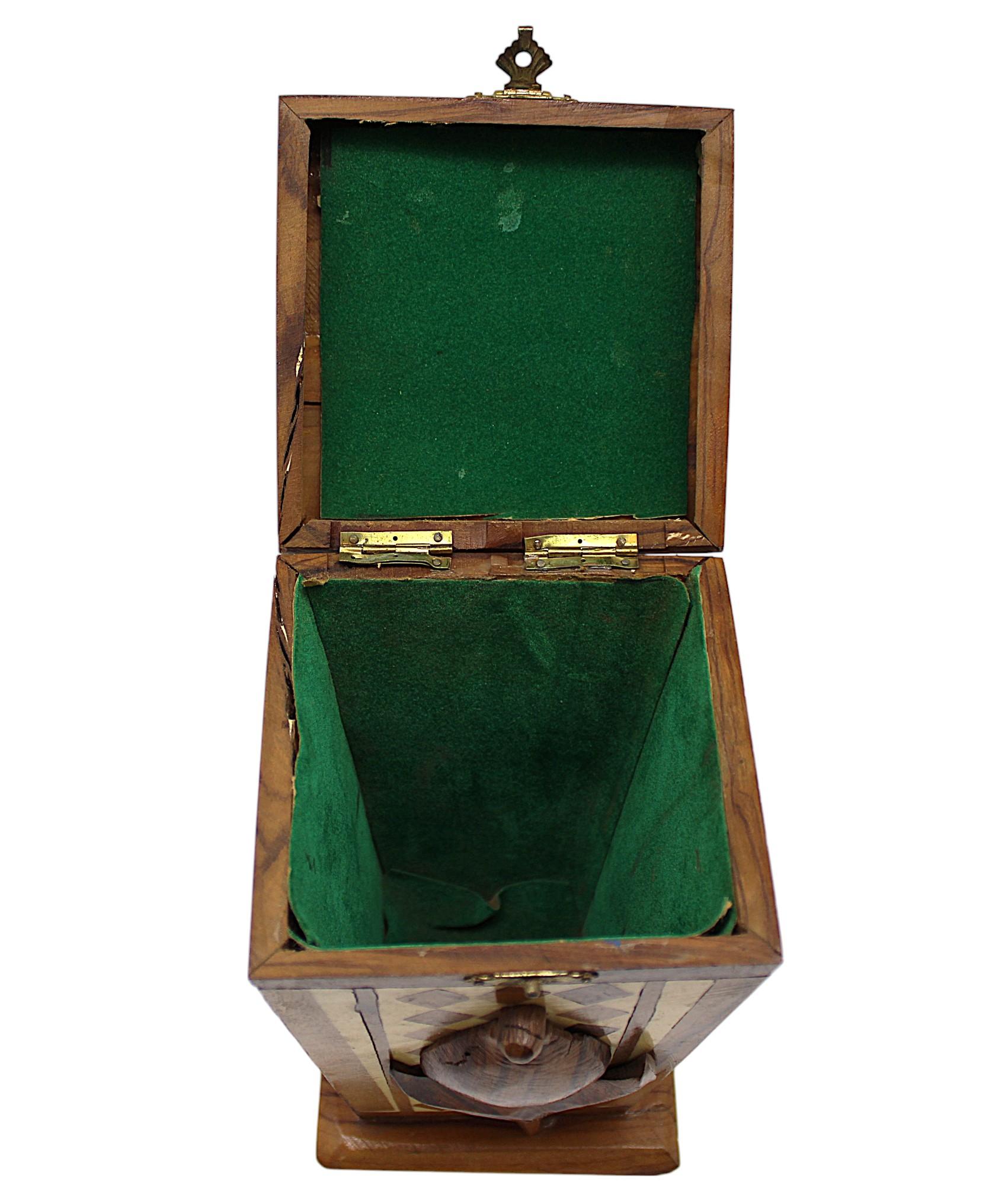A Mid- 20th Century, Wooden Inlay Etrog Box, Jerusalem Souvenier For Sale 3