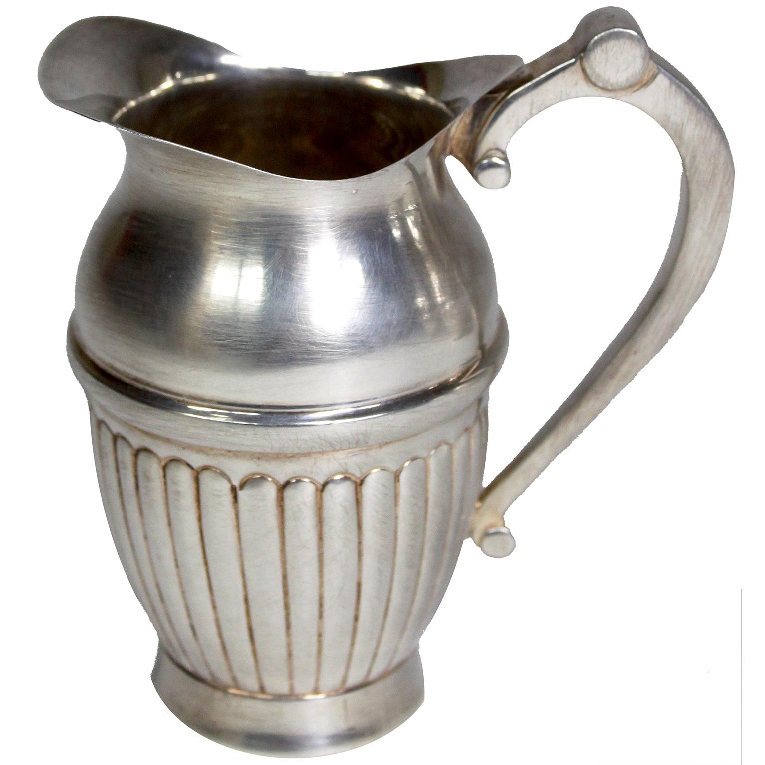 Argentino Un servizio da tè e caffè in argento placcato Christofle di metà secolo in 5 pezzi in vendita
