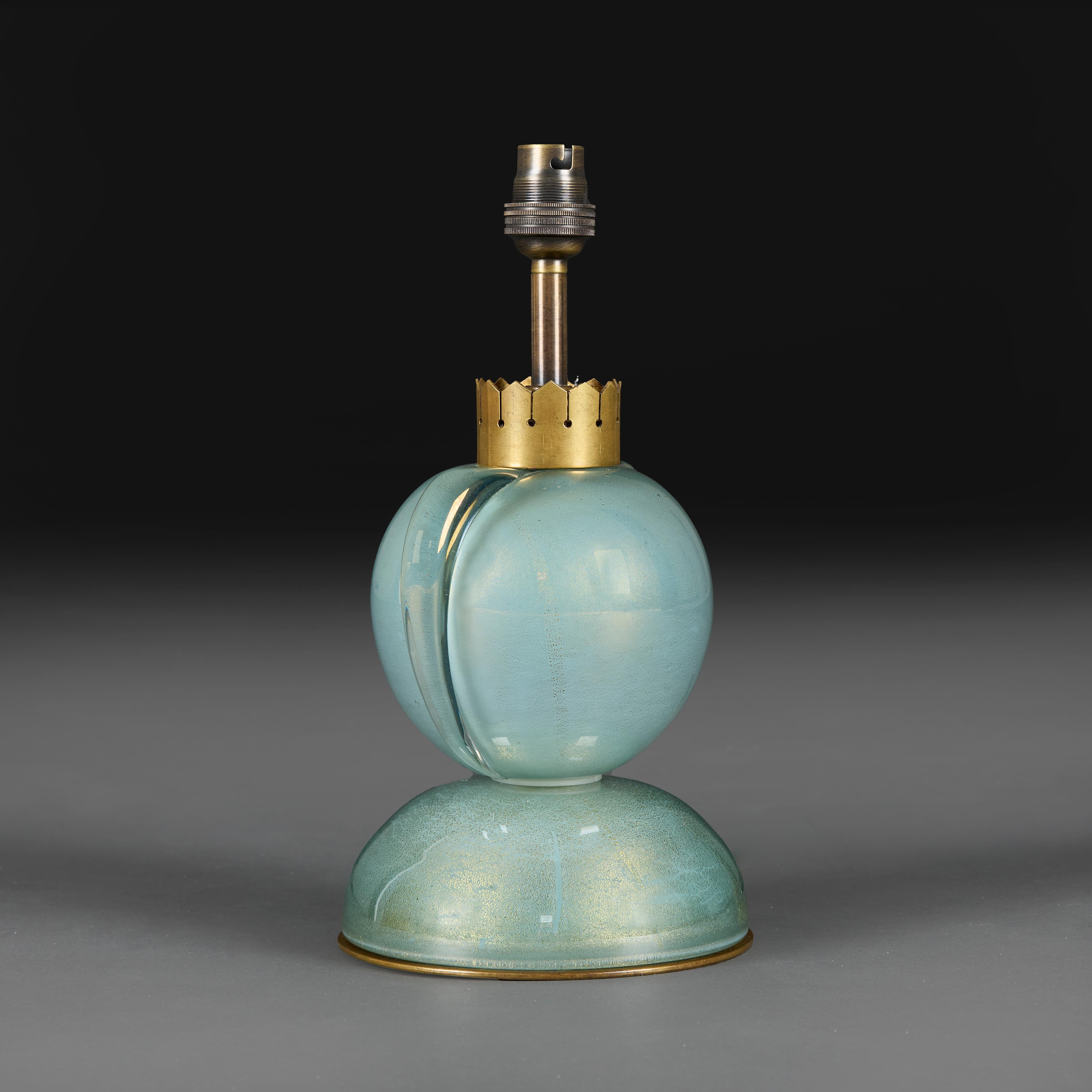 A Mid-Century Aquamarine Blue and Gold Murano Glass Lamp In Good Condition In London, GB