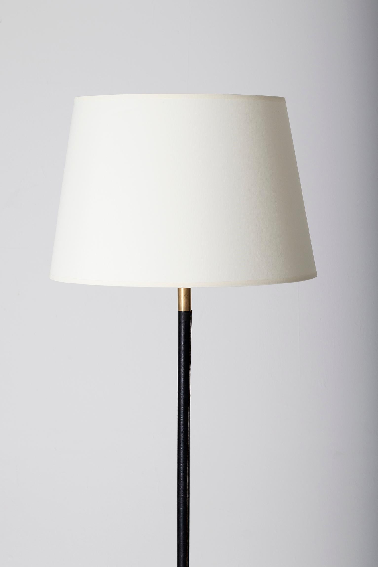 Mid-Century Black Leather and Brass Floor Lamp In Good Condition In London, GB