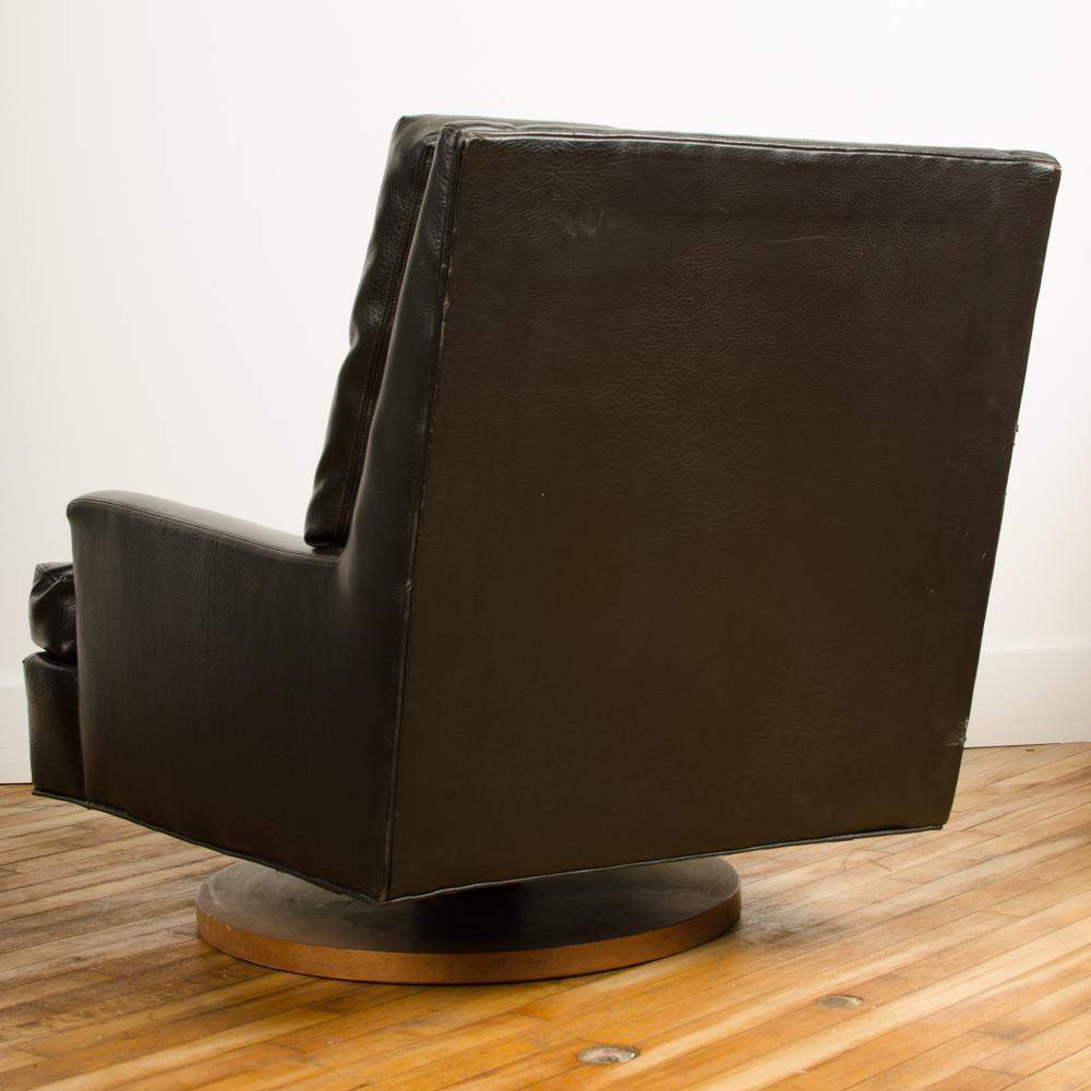 A Mid-Century black leather reclining lounge armchair with ottoman designed by Milo Baughman for James Inc, articulate seating. With original label.
 