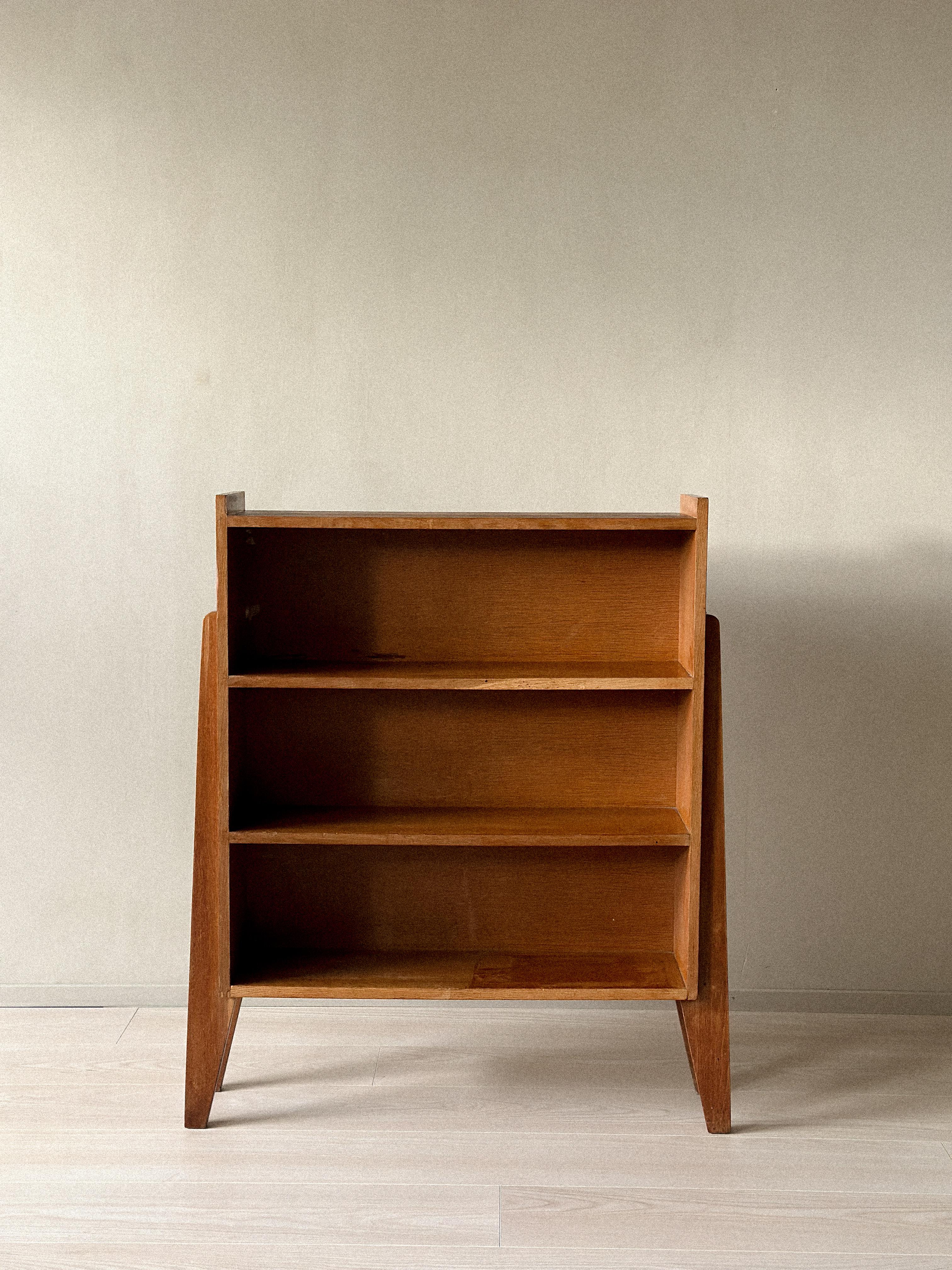 Mid-Century moderno Libreria di metà secolo, Oak, Francia, anni '50 circa in vendita