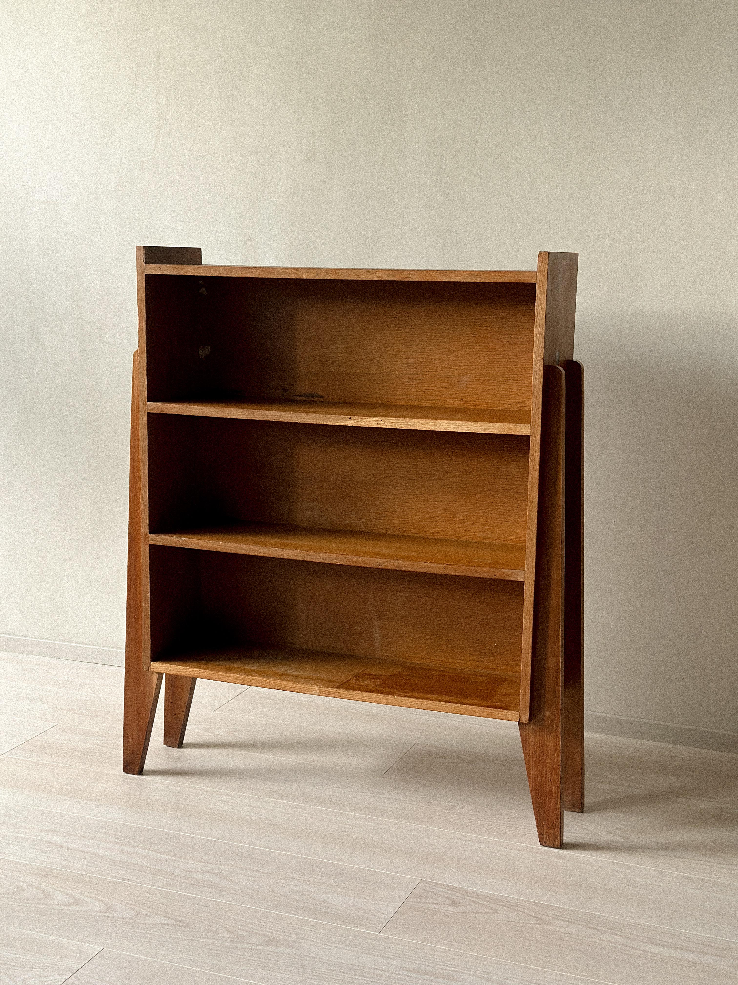 Impiallacciato Libreria di metà secolo, Oak, Francia, anni '50 circa in vendita