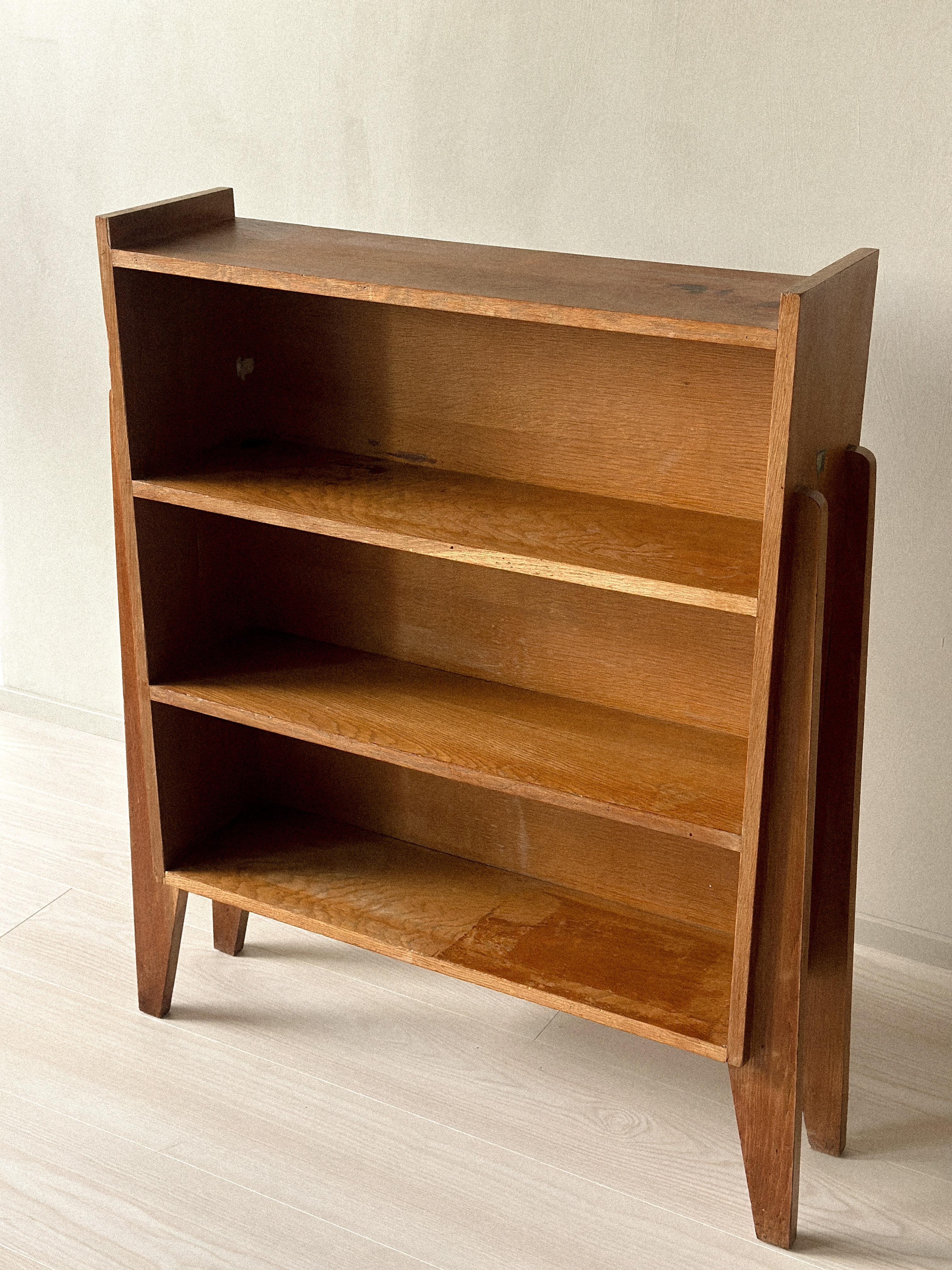 Libreria di metà secolo, Oak, Francia, anni '50 circa In condizioni buone in vendita a Hønefoss, 30