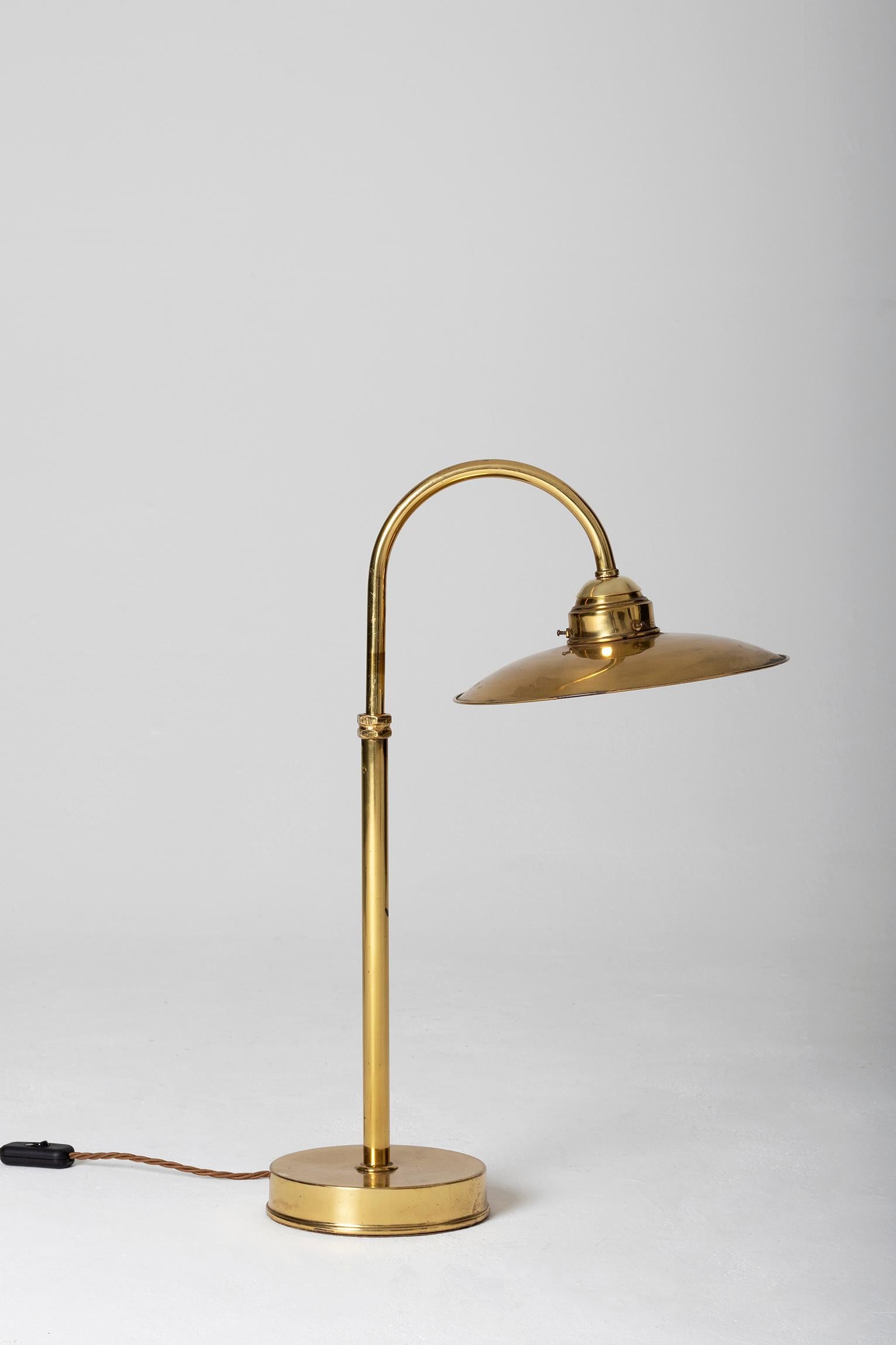 A midcentury telescopic brass desk lamp
France, circa 1950.