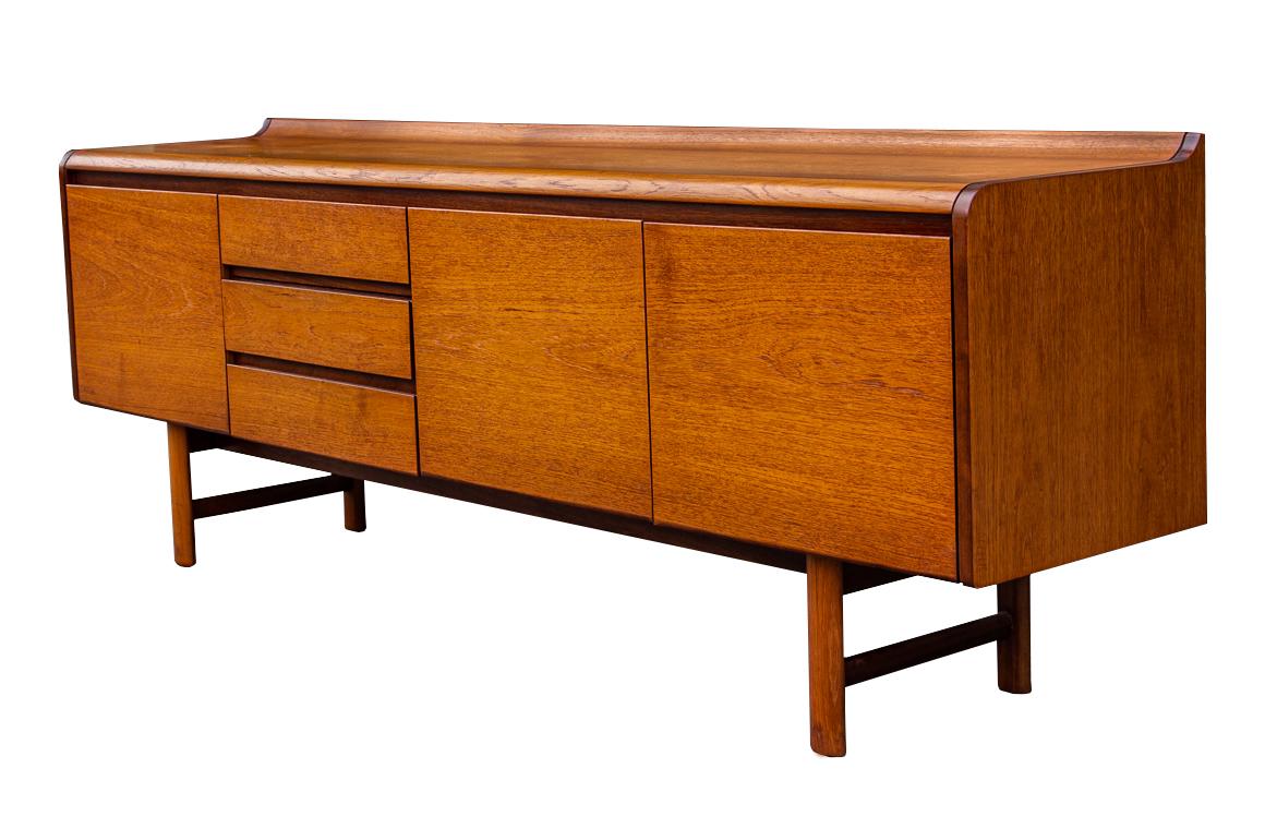 Mid-20th Century A mid-century British minimalist linear form sideboard c1965 For Sale