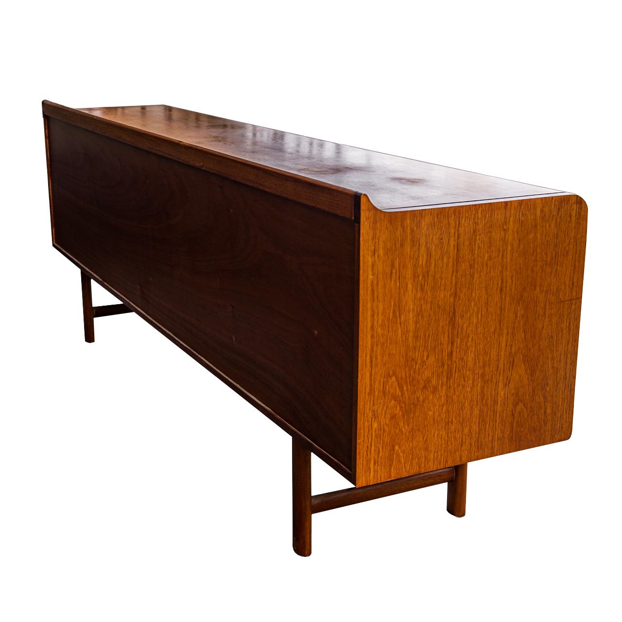 A mid-century British minimalist linear form sideboard c1965 For Sale 1