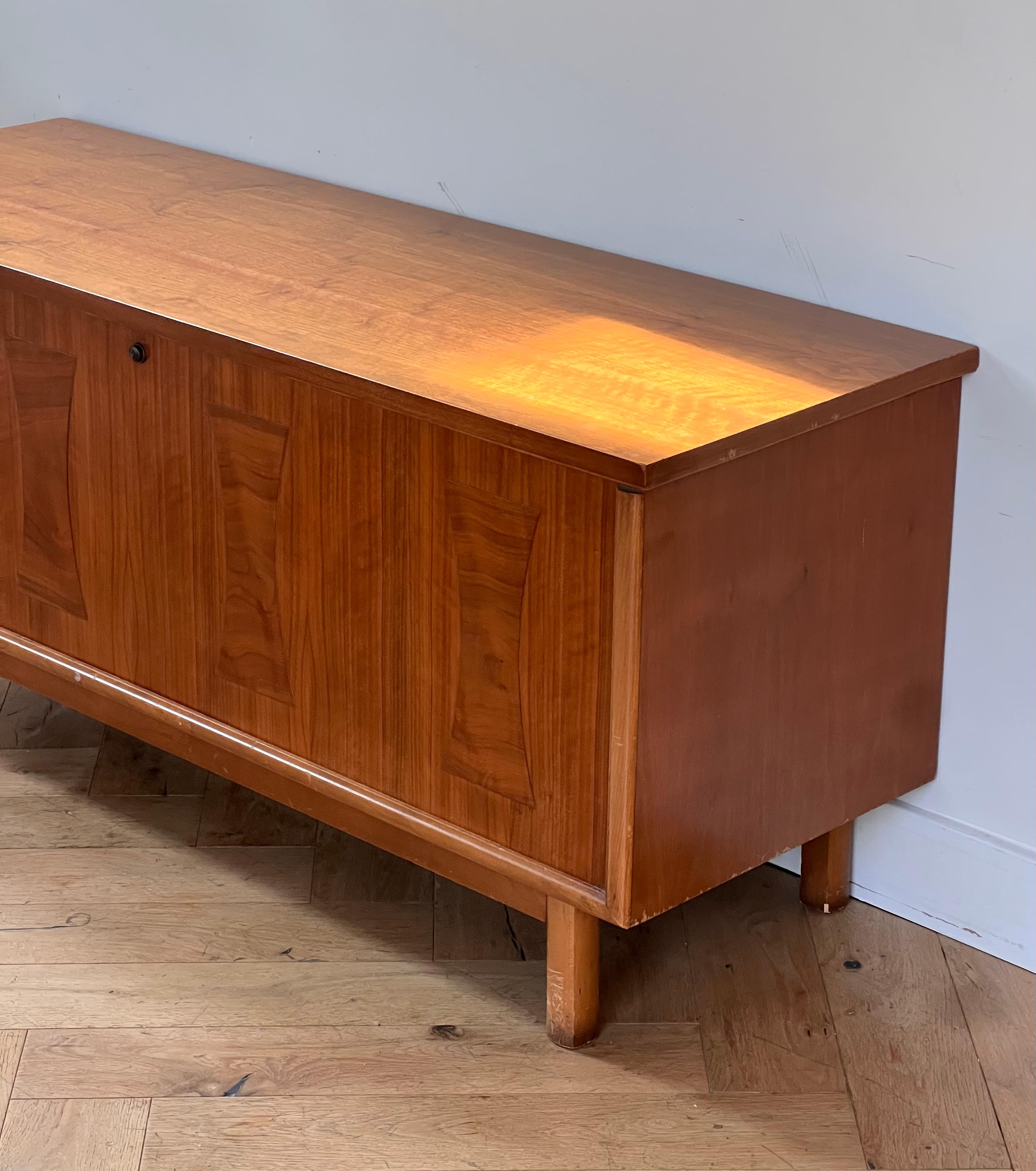 A mid century cedar wood blanket chest by Lane, circa 1960 7
