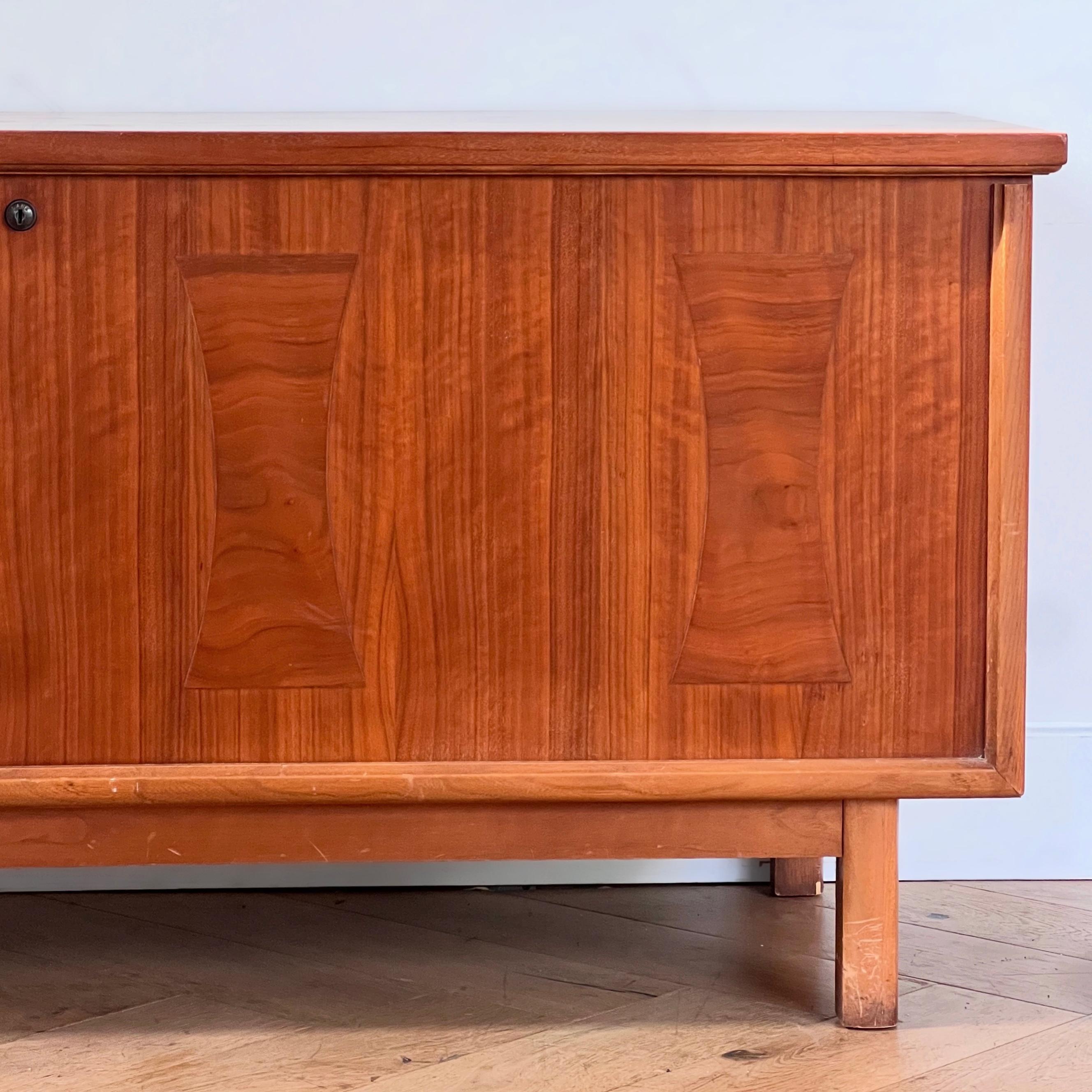 A mid century cedar wood blanket chest by Lane, circa 1960 10