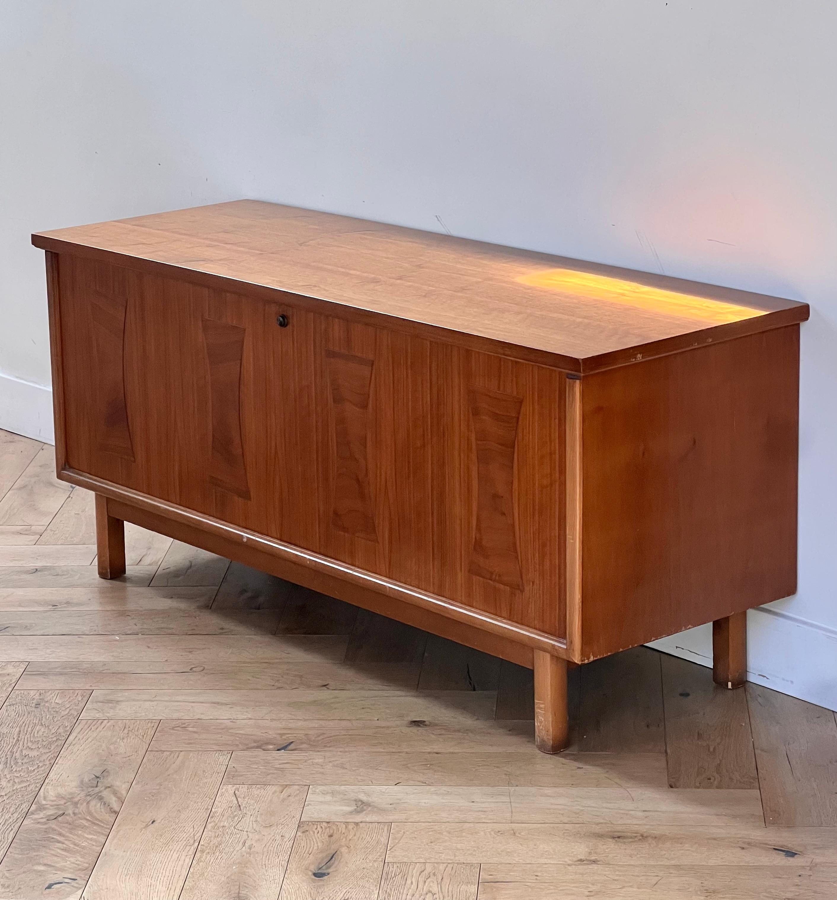 A mid century cedar wood blanket chest by Lane, circa 1960 13
