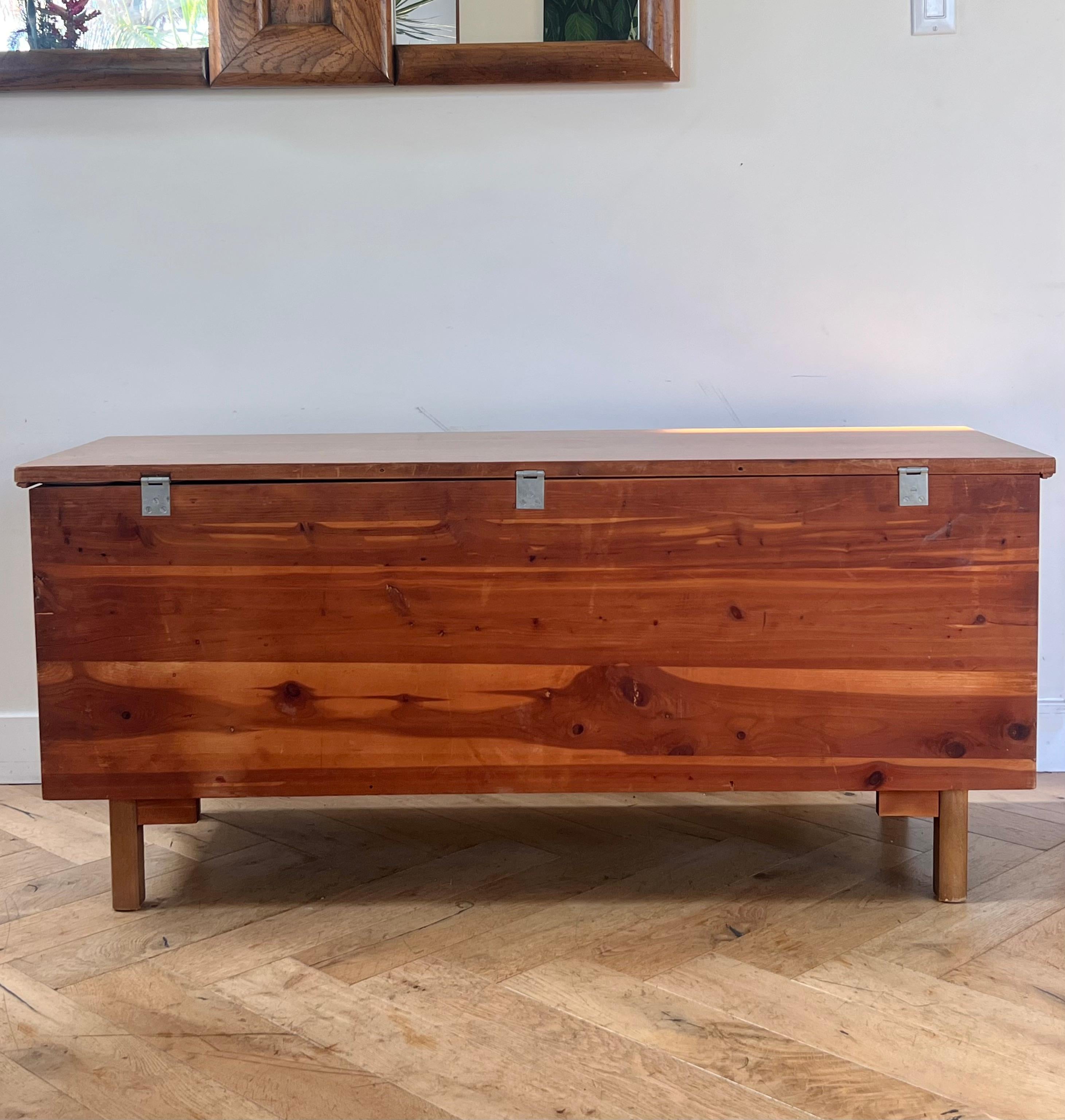 American A mid century cedar wood blanket chest by Lane, circa 1960
