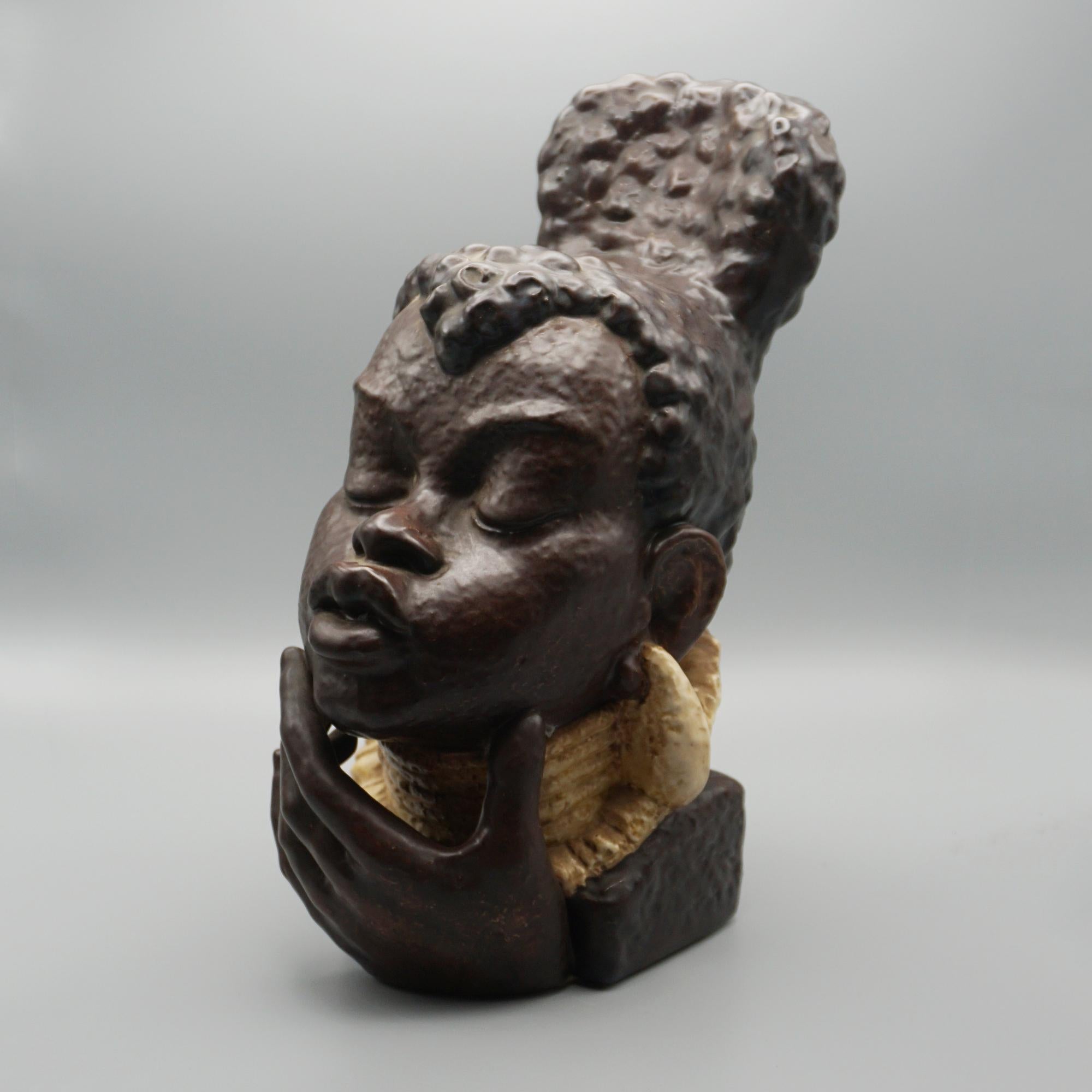 Busto de mujer en cerámica de mediados de siglo, de Ove Rasmussen para Bornholm Cerámico en venta